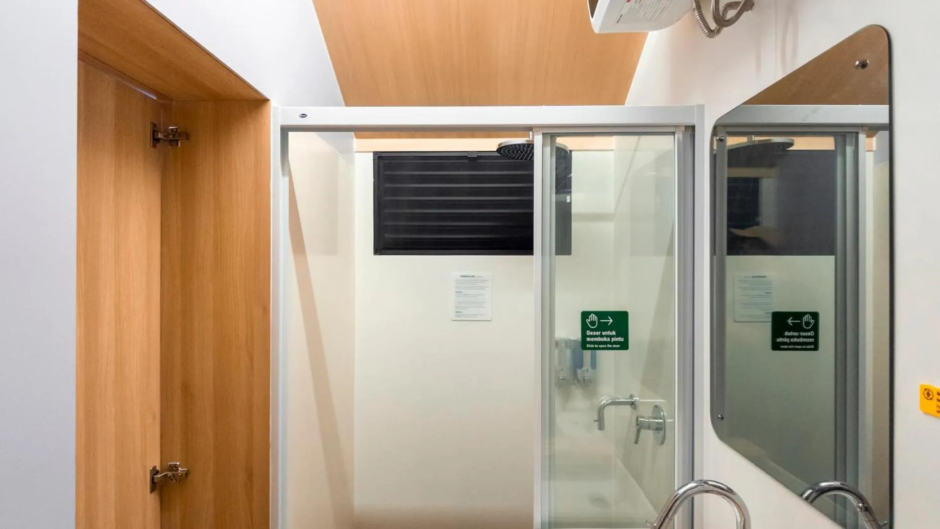 Bathroom in Bobocabin Patra, Parapat