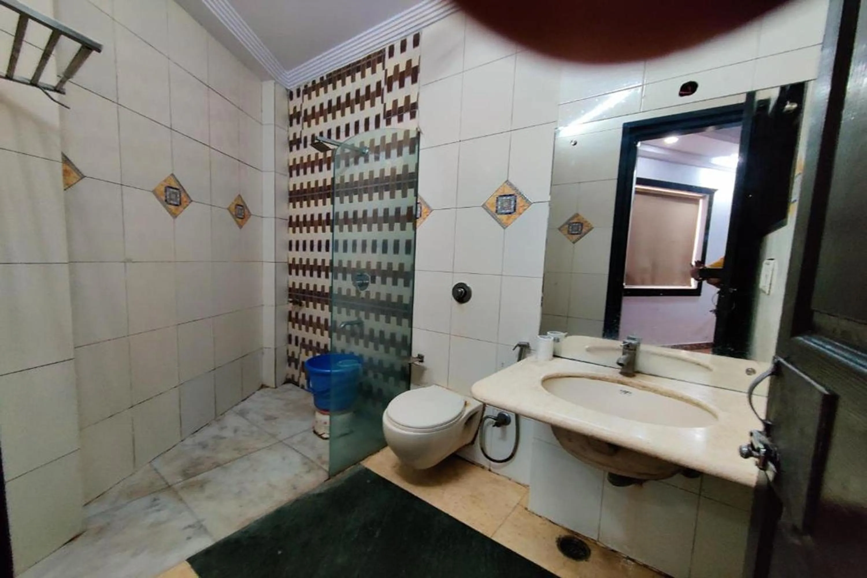 Shower in Hotel Asko International