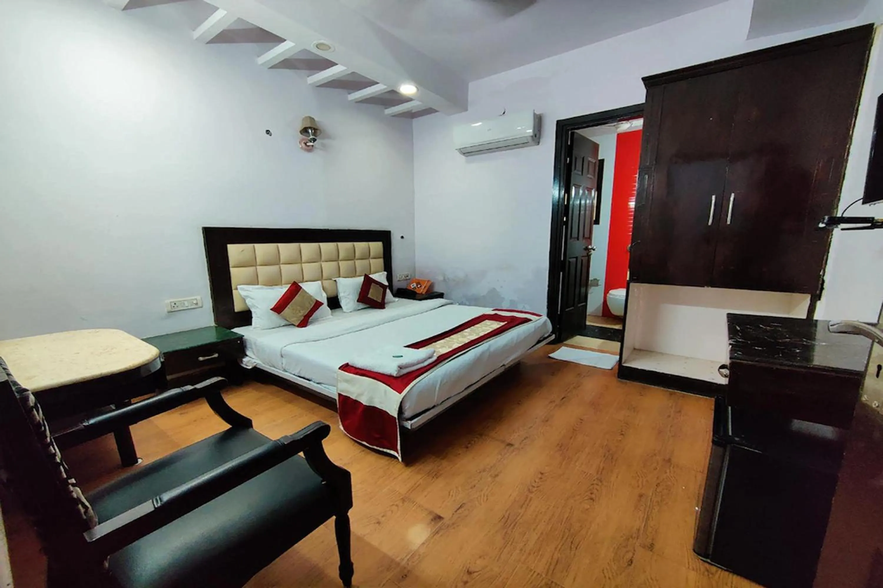 Bed in Hotel Asko International