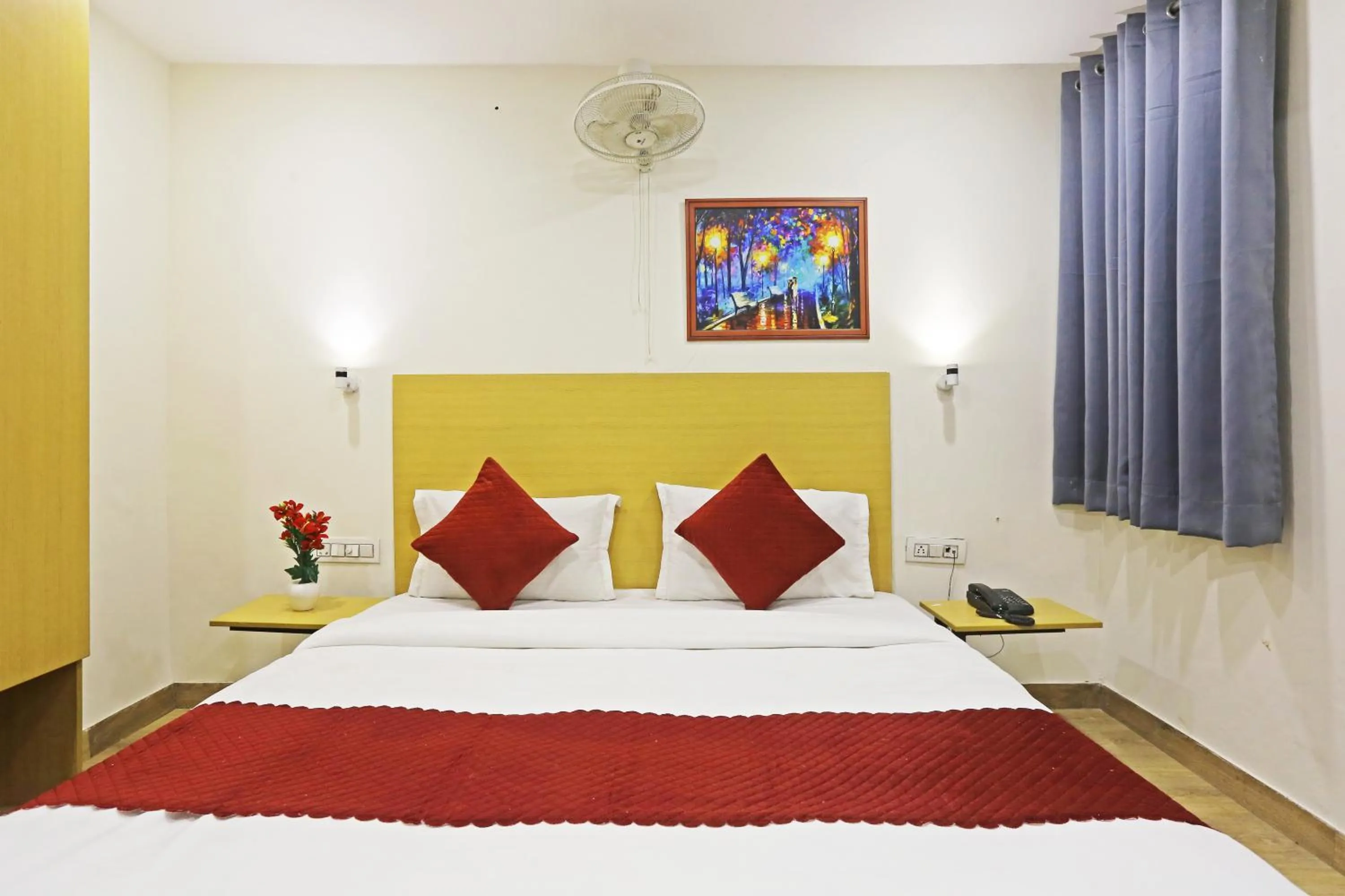 Bed in Hotel Twamev residency Uttam Nagar couple friendly