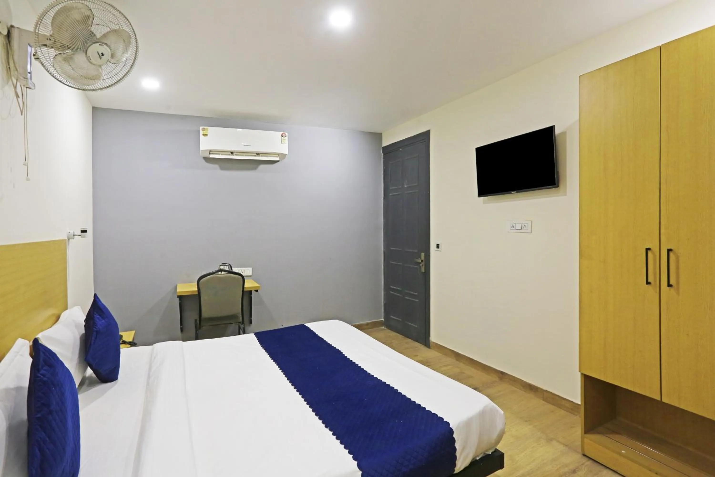 Communal lounge/ TV room, Bed in Hotel Twamev residency Uttam Nagar couple friendly