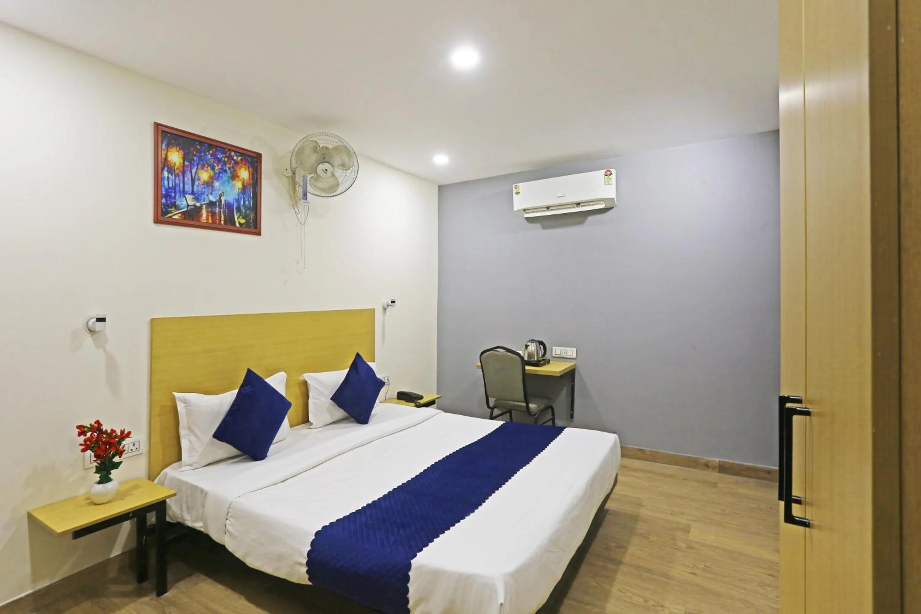 Bed in Hotel Twamev residency Uttam Nagar couple friendly