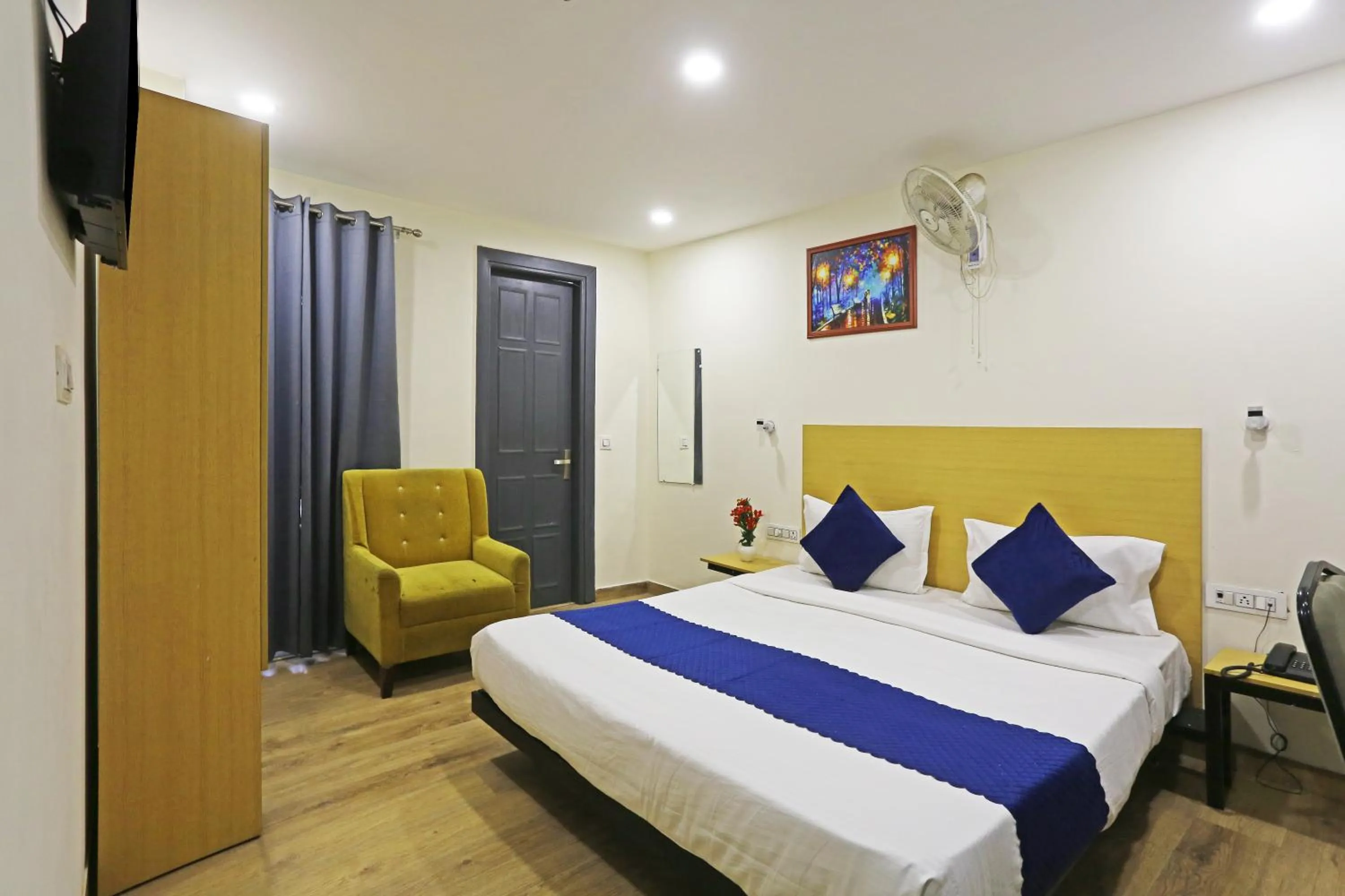 Communal lounge/ TV room, Bed in Hotel Twamev residency Uttam Nagar couple friendly