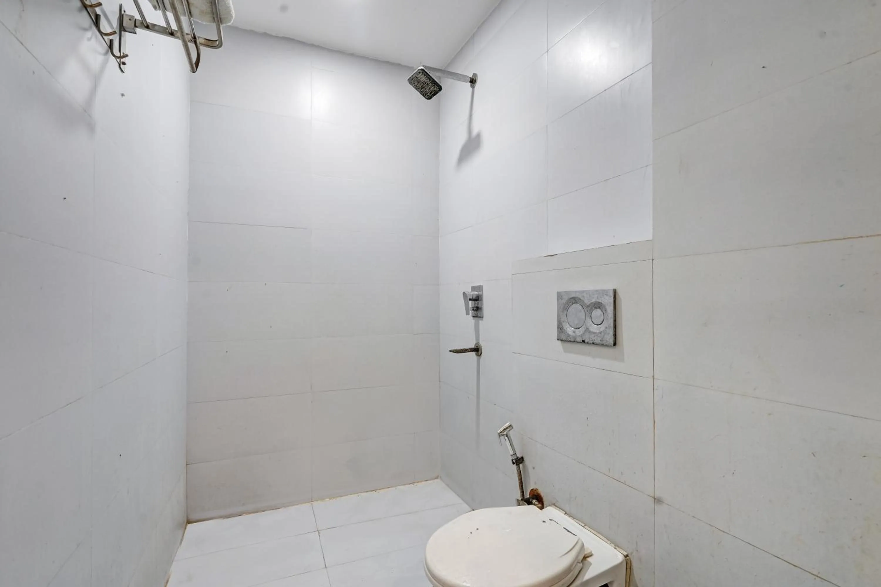 Bathroom in Hotel Twamev residency Uttam Nagar couple friendly