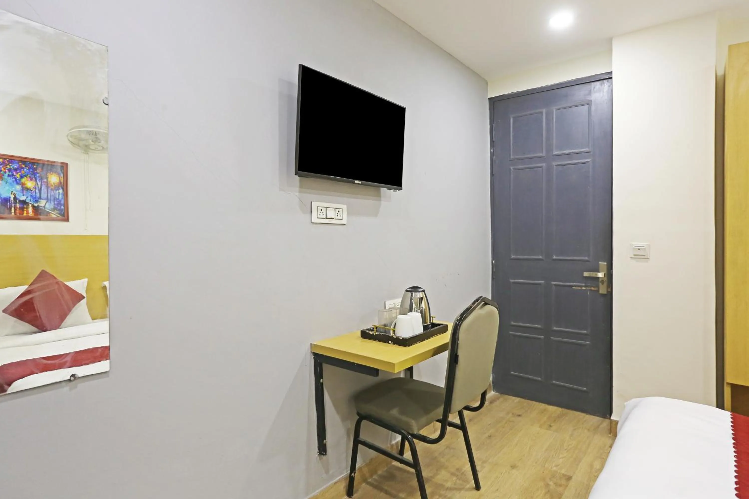 Communal lounge/ TV room in Hotel Twamev residency Uttam Nagar couple friendly