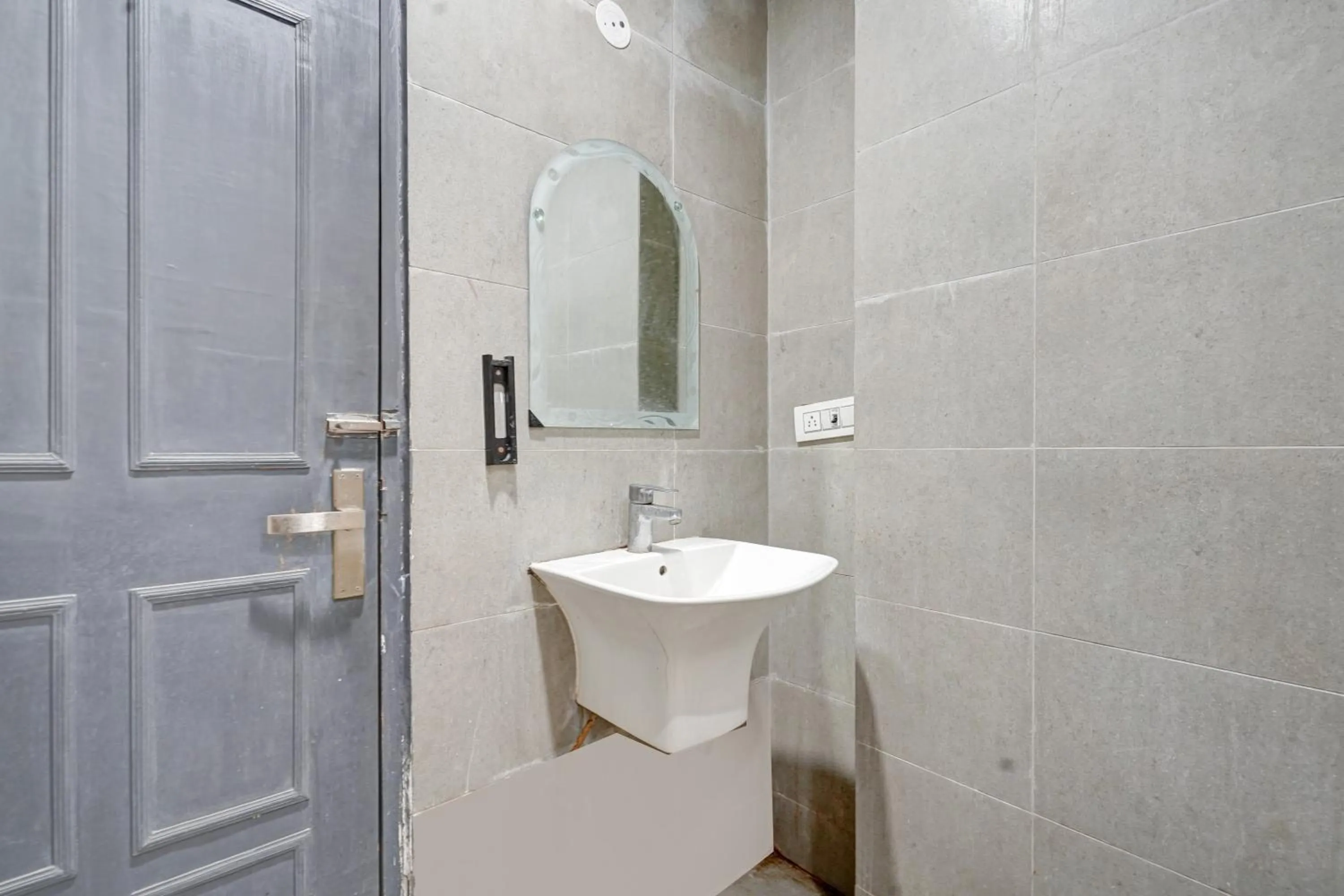 Bathroom in Hotel Twamev residency Uttam Nagar couple friendly