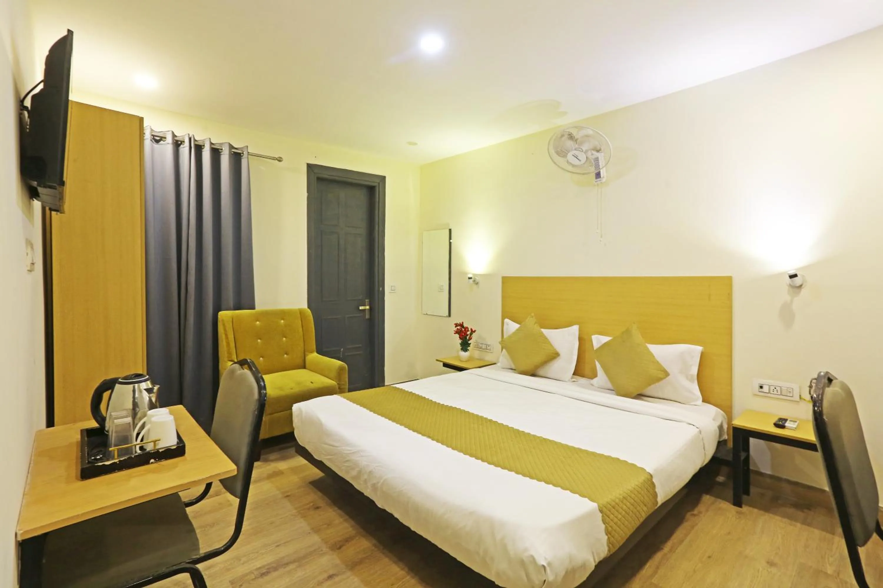 Bed in Hotel Twamev residency Uttam Nagar couple friendly