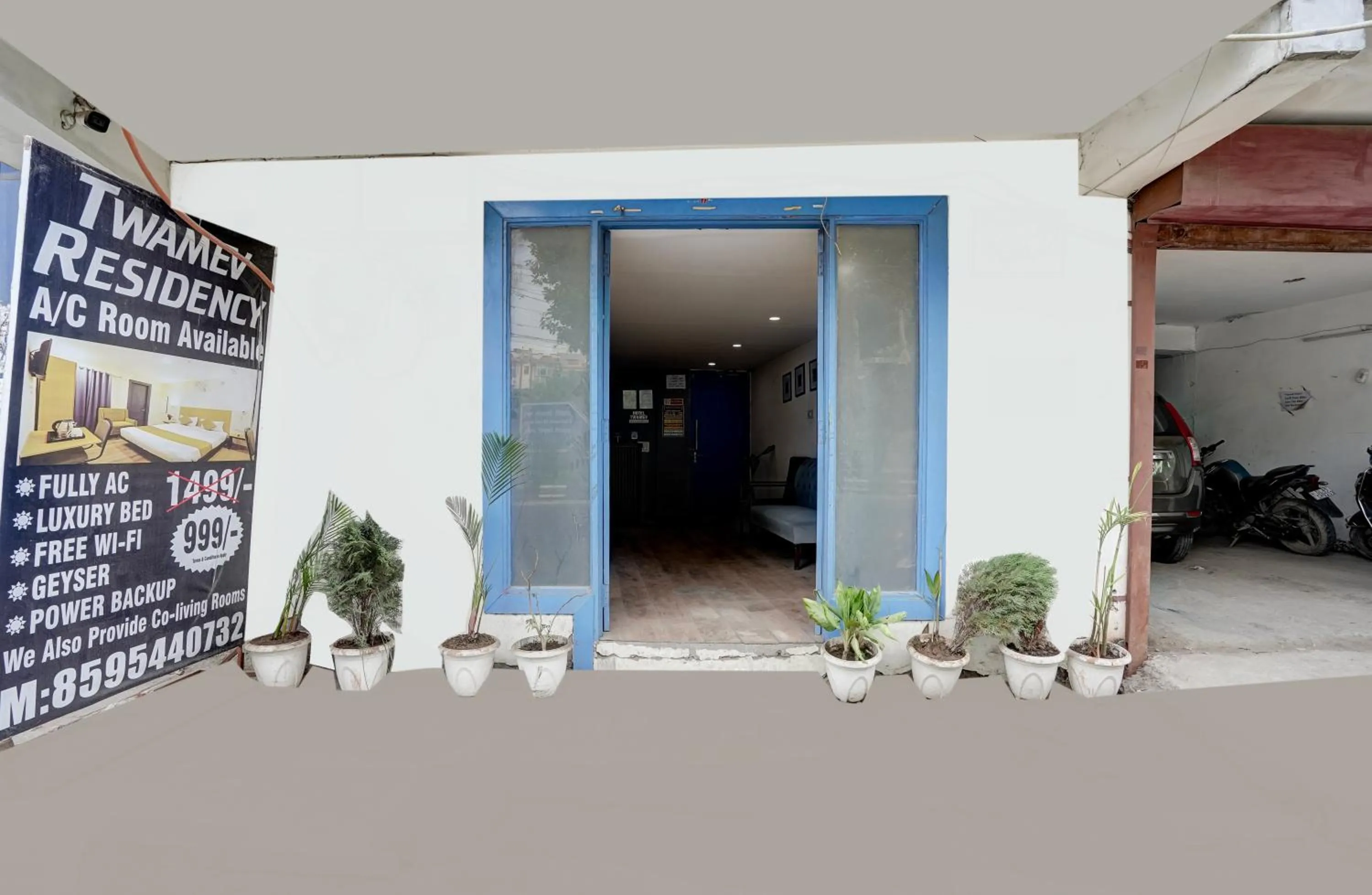 Facade/entrance in Hotel Twamev residency Uttam Nagar couple friendly