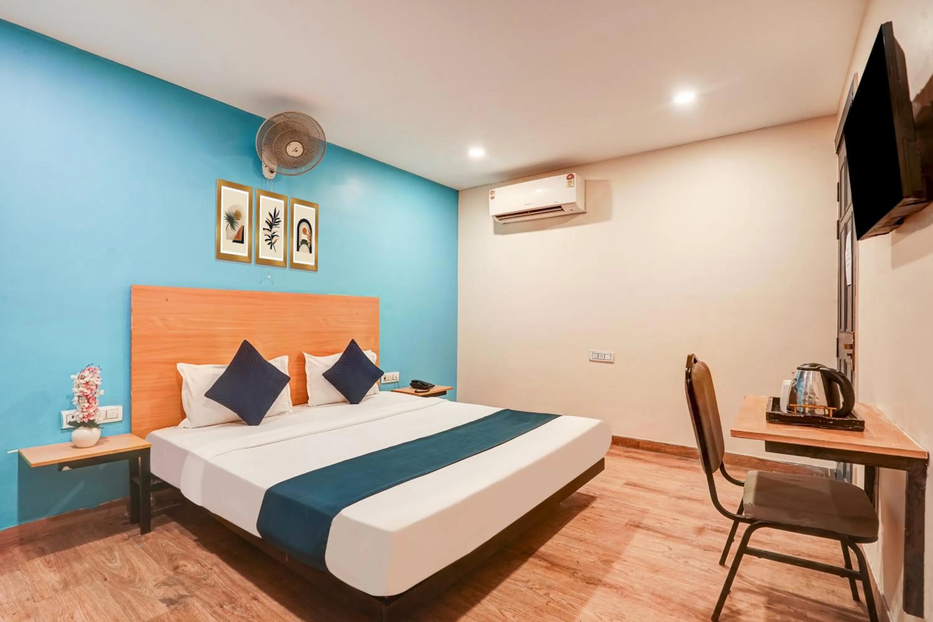 Bedroom, Bed in Hotel Twamev residency Uttam Nagar couple friendly