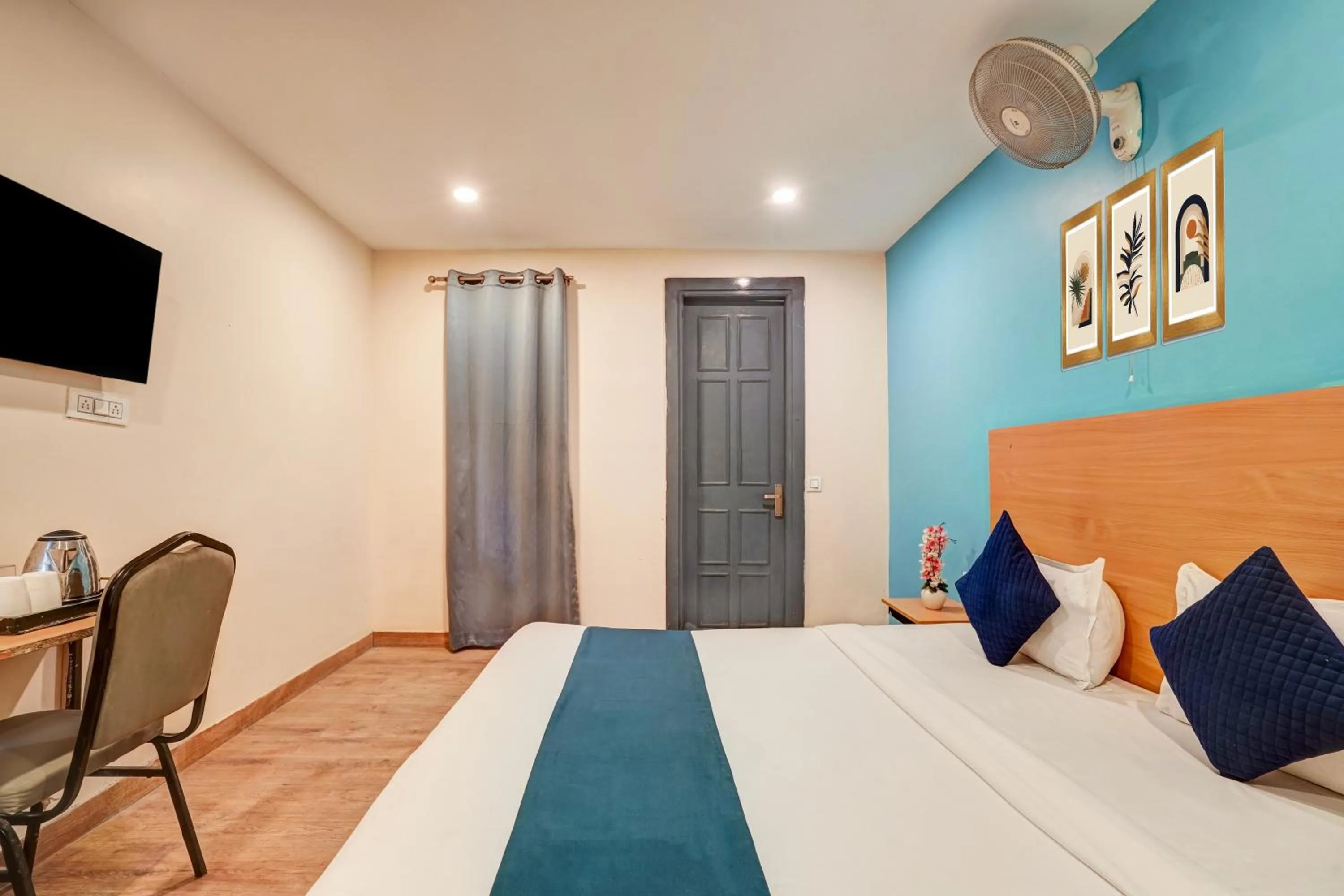 Bedroom, Bed in Hotel Twamev residency Uttam Nagar couple friendly