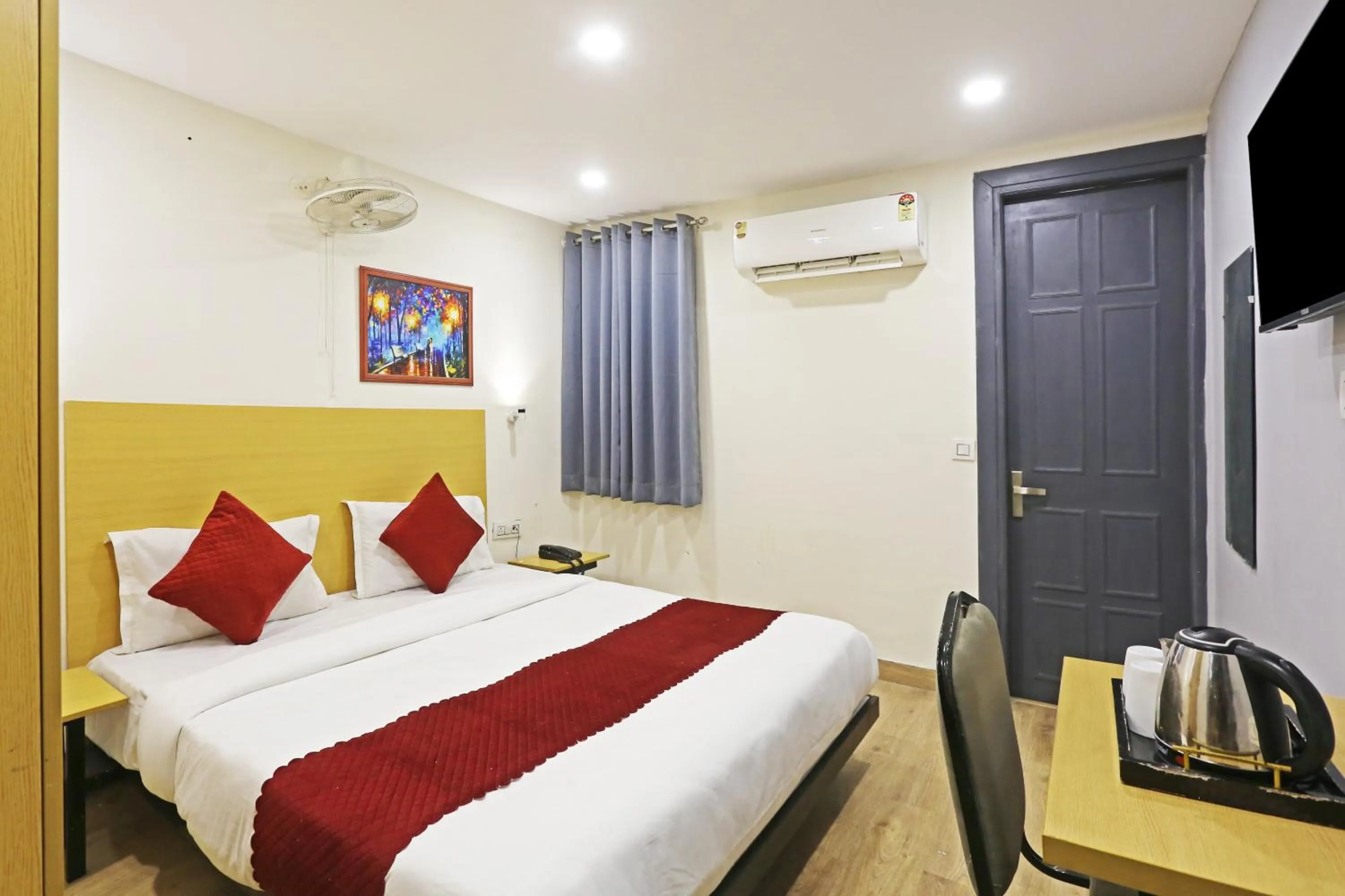 Bed in Hotel Twamev residency Uttam Nagar couple friendly