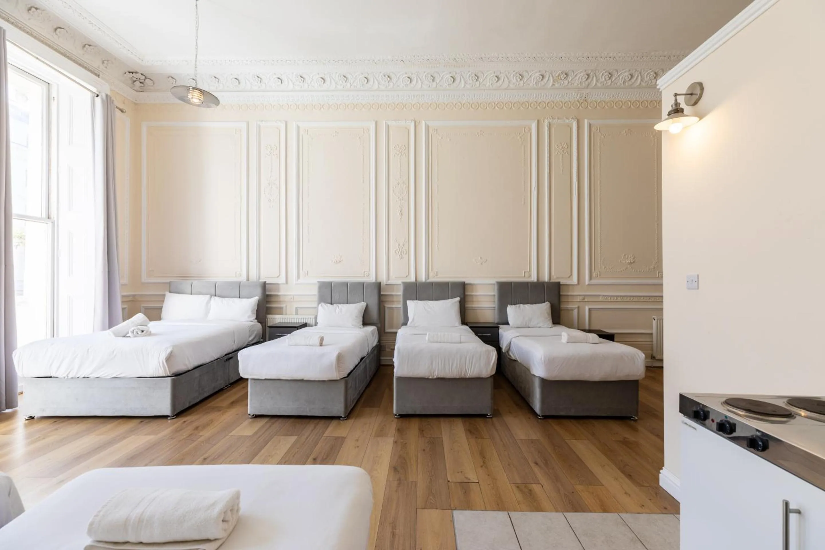 Bedroom, Bed in The Chapter - Hyde Park Hotel