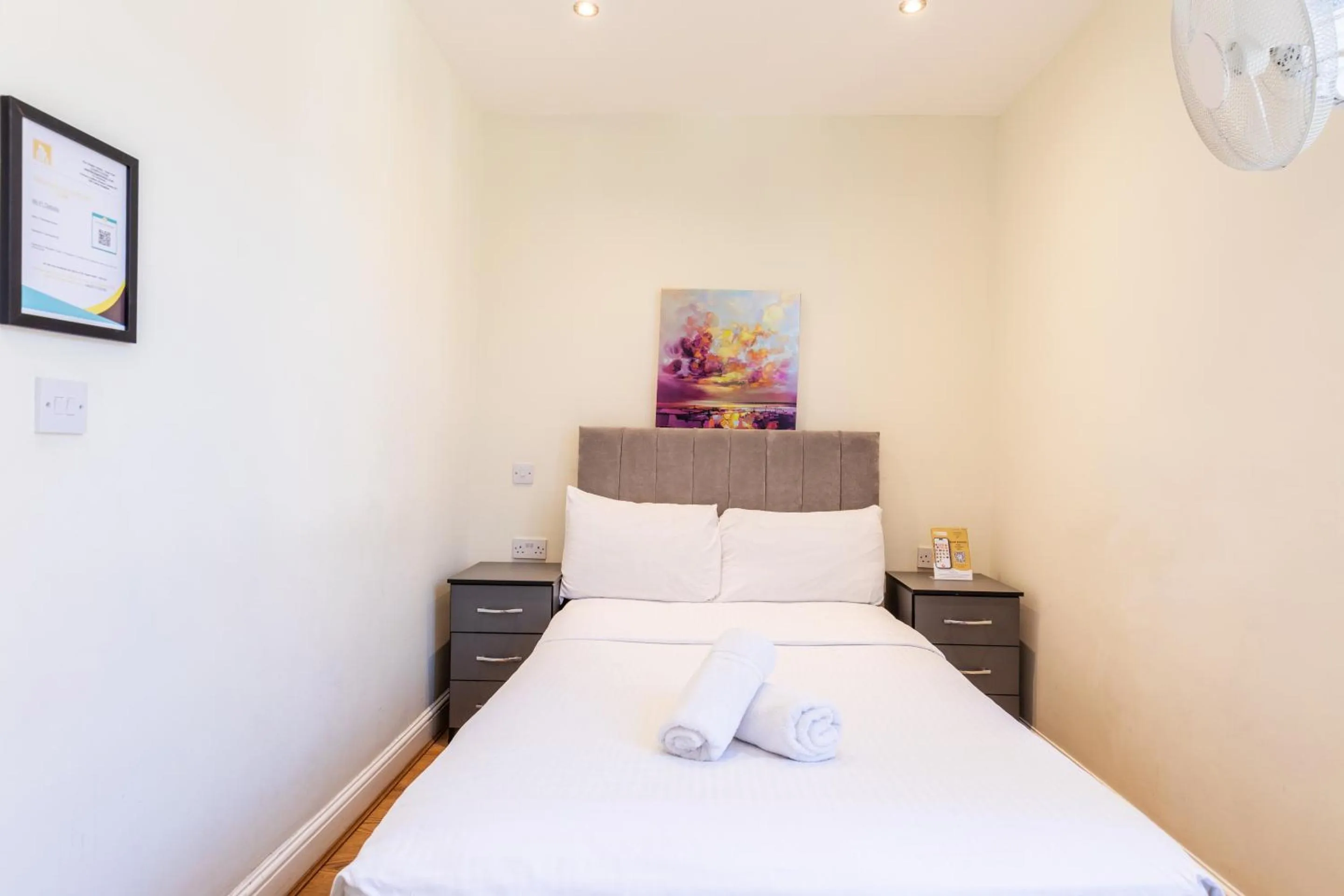 Bedroom, Bed in The Chapter - Hyde Park Hotel