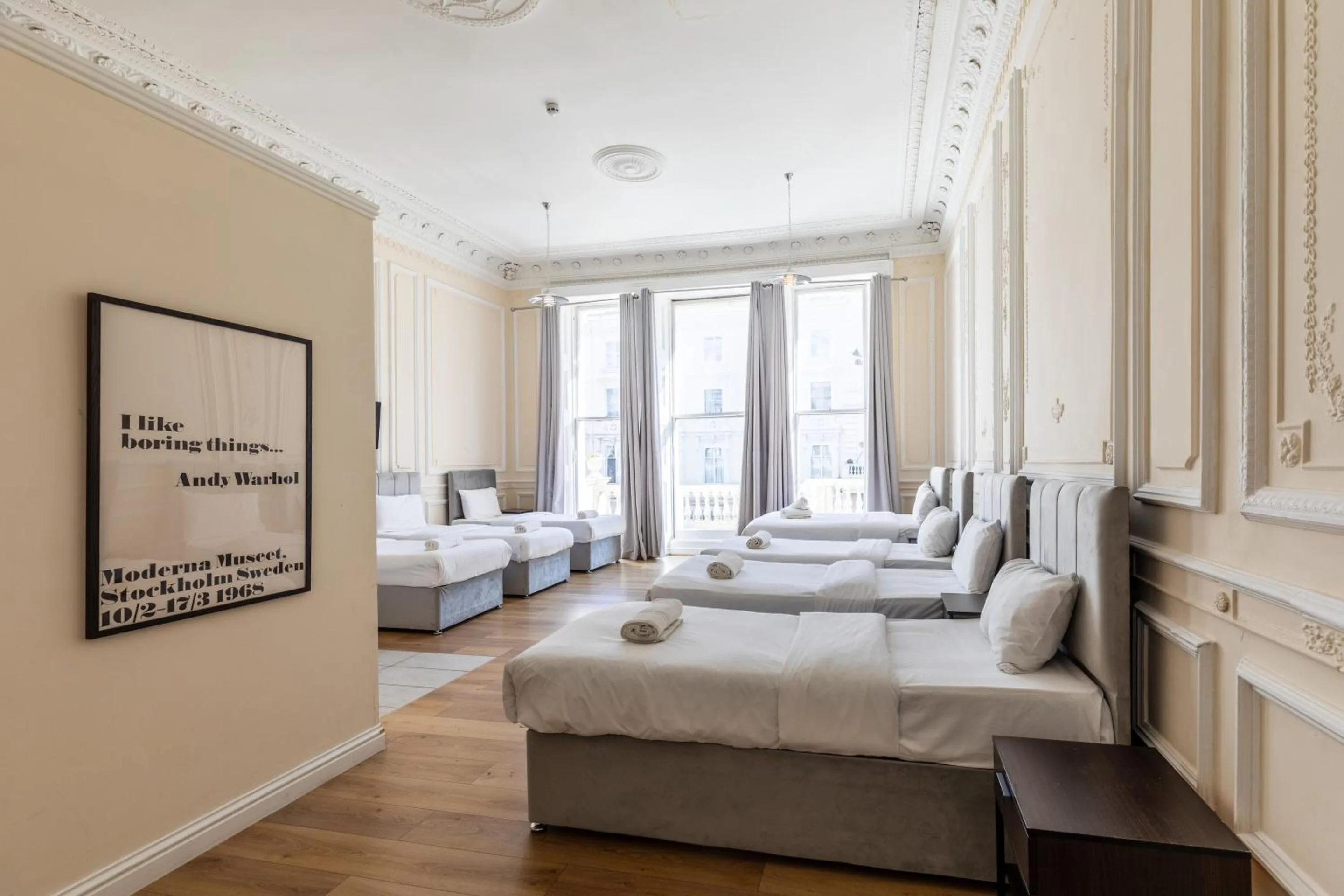 Bedroom, Bed in The Chapter - Hyde Park Hotel