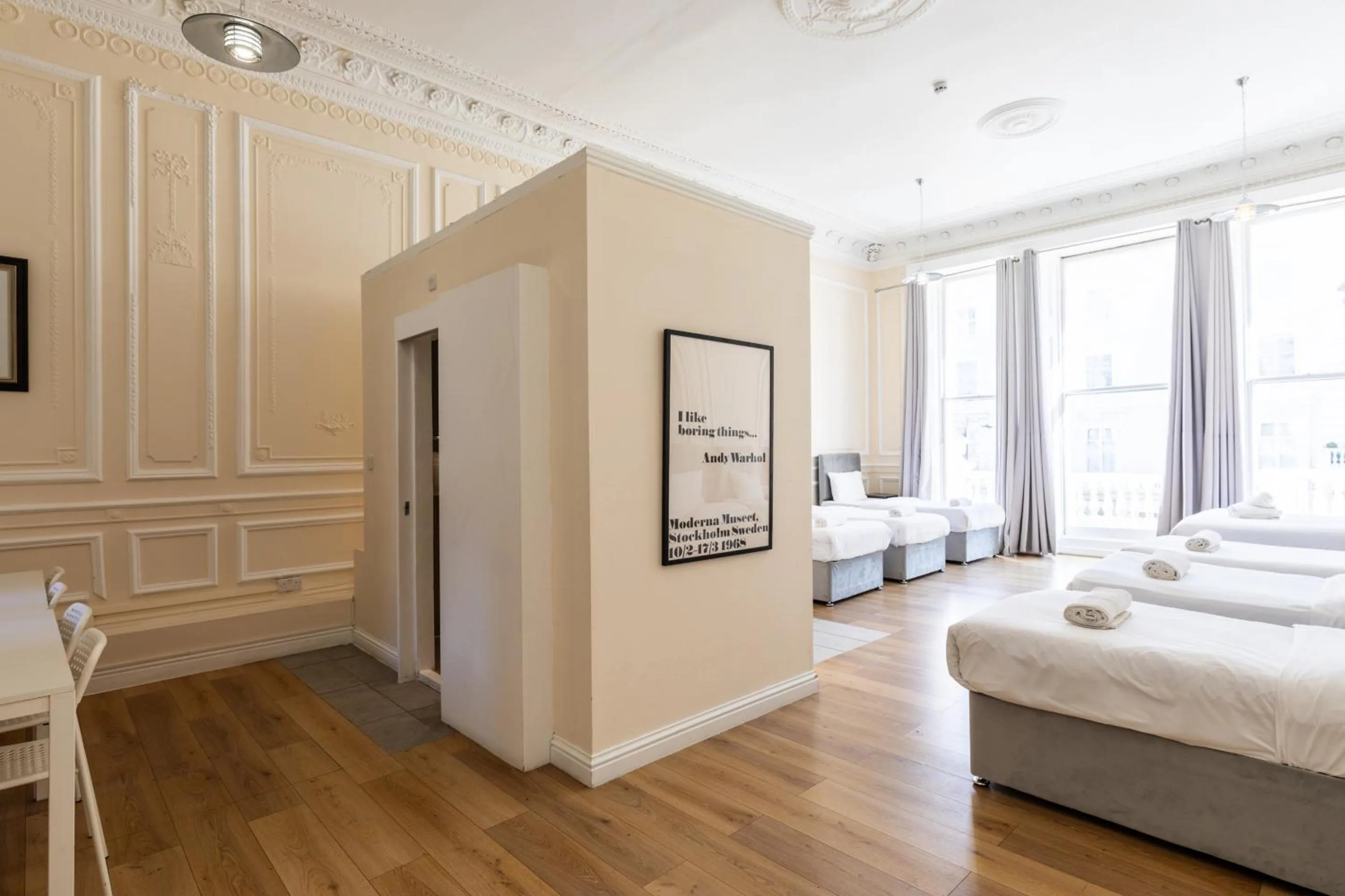 Bedroom, Bed in The Chapter - Hyde Park Hotel