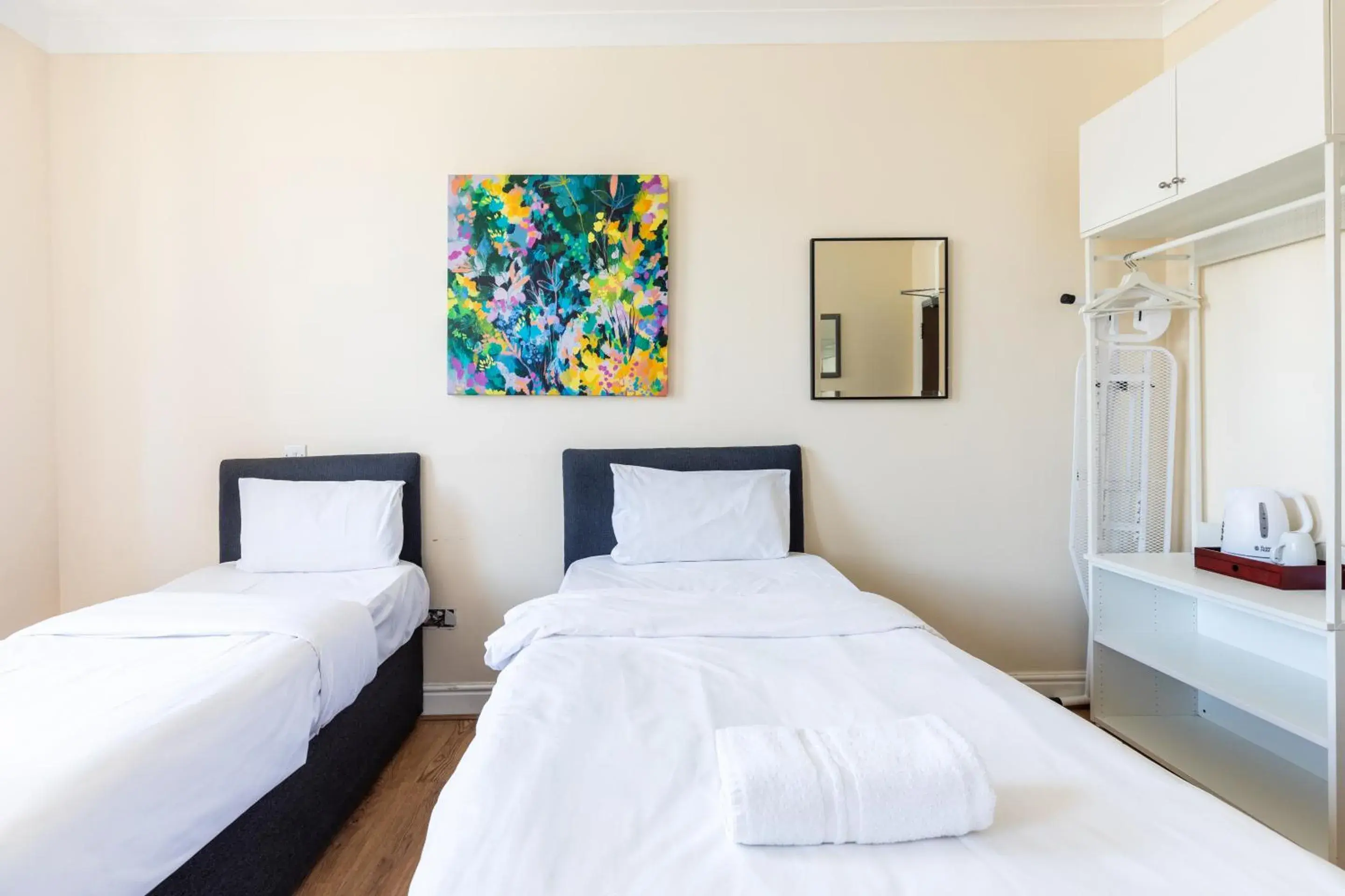 Budget Twin Room in The Chapter Hotels - Hyde Park Budget Twin Room in The Chapter Hotels - Hyde Park