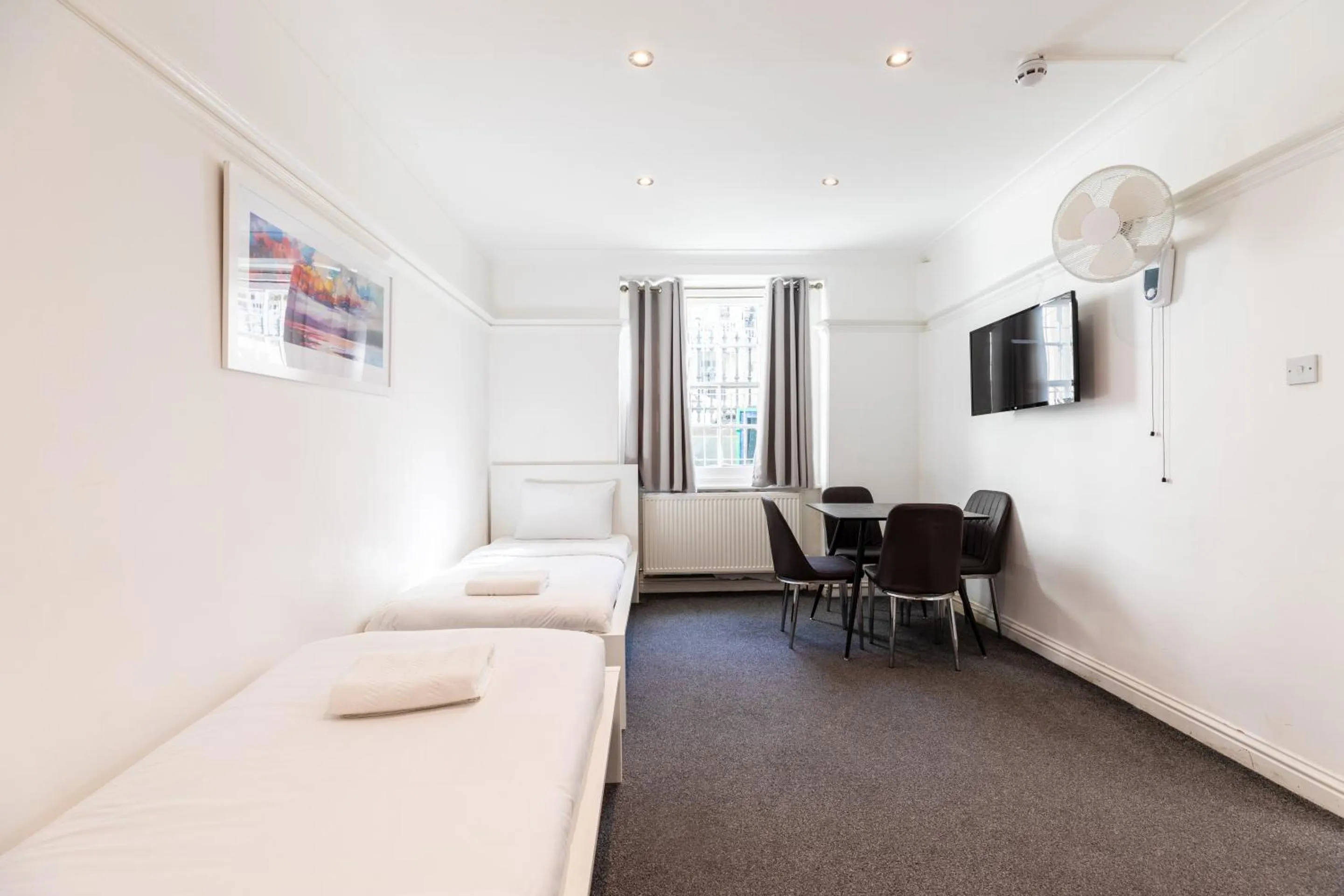 Bedroom, Bed in The Chapter - Hyde Park Hotel