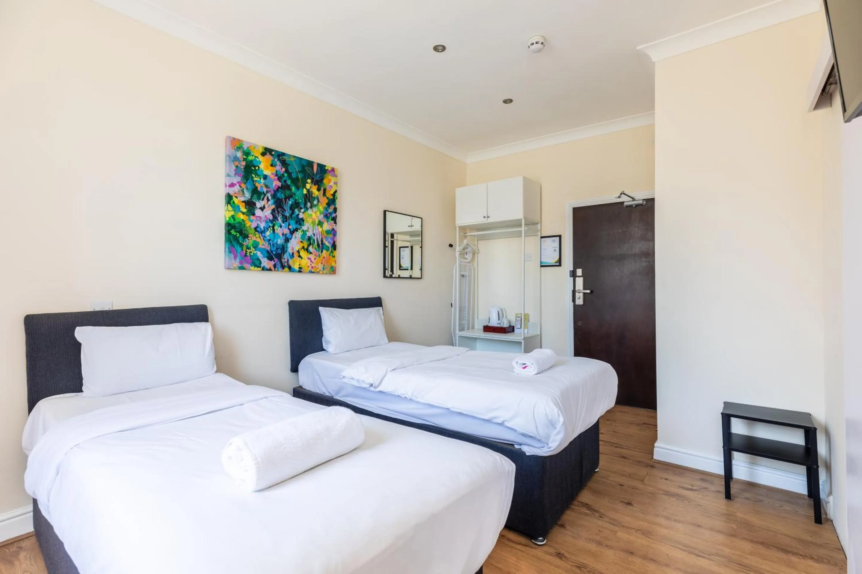 Bedroom, Bed in The Chapter - Hyde Park Hotel