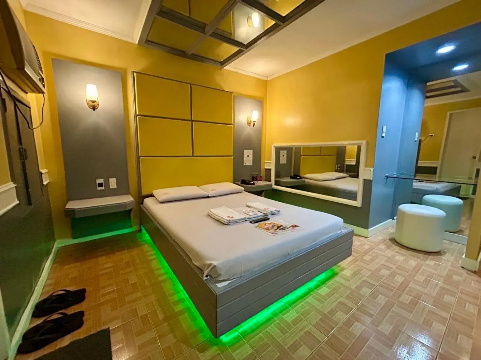 Bed in Town and Country Reposo Bed in Town and Country Reposo