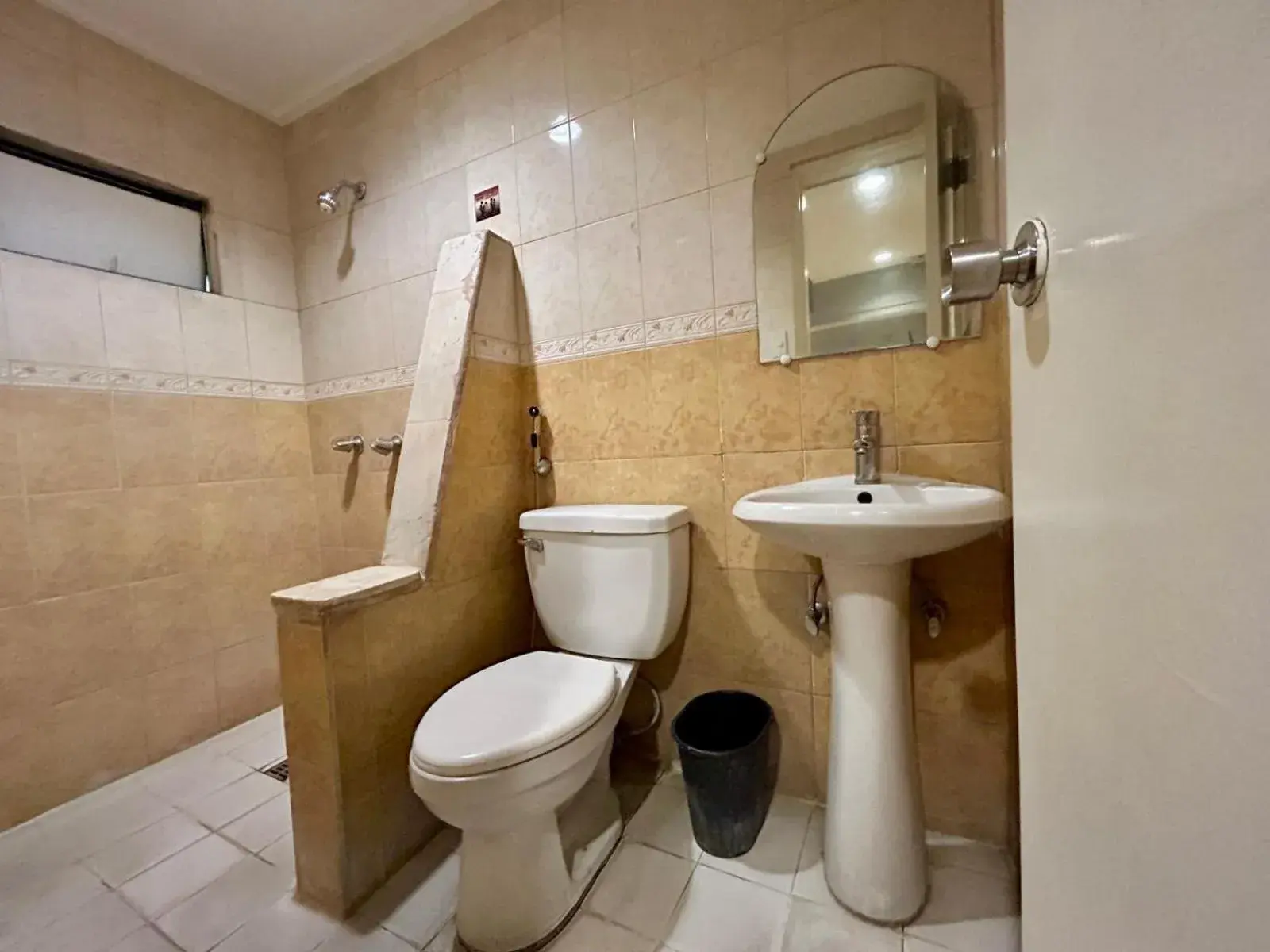 Shower in Town and Country Reposo Shower in Town and Country Reposo