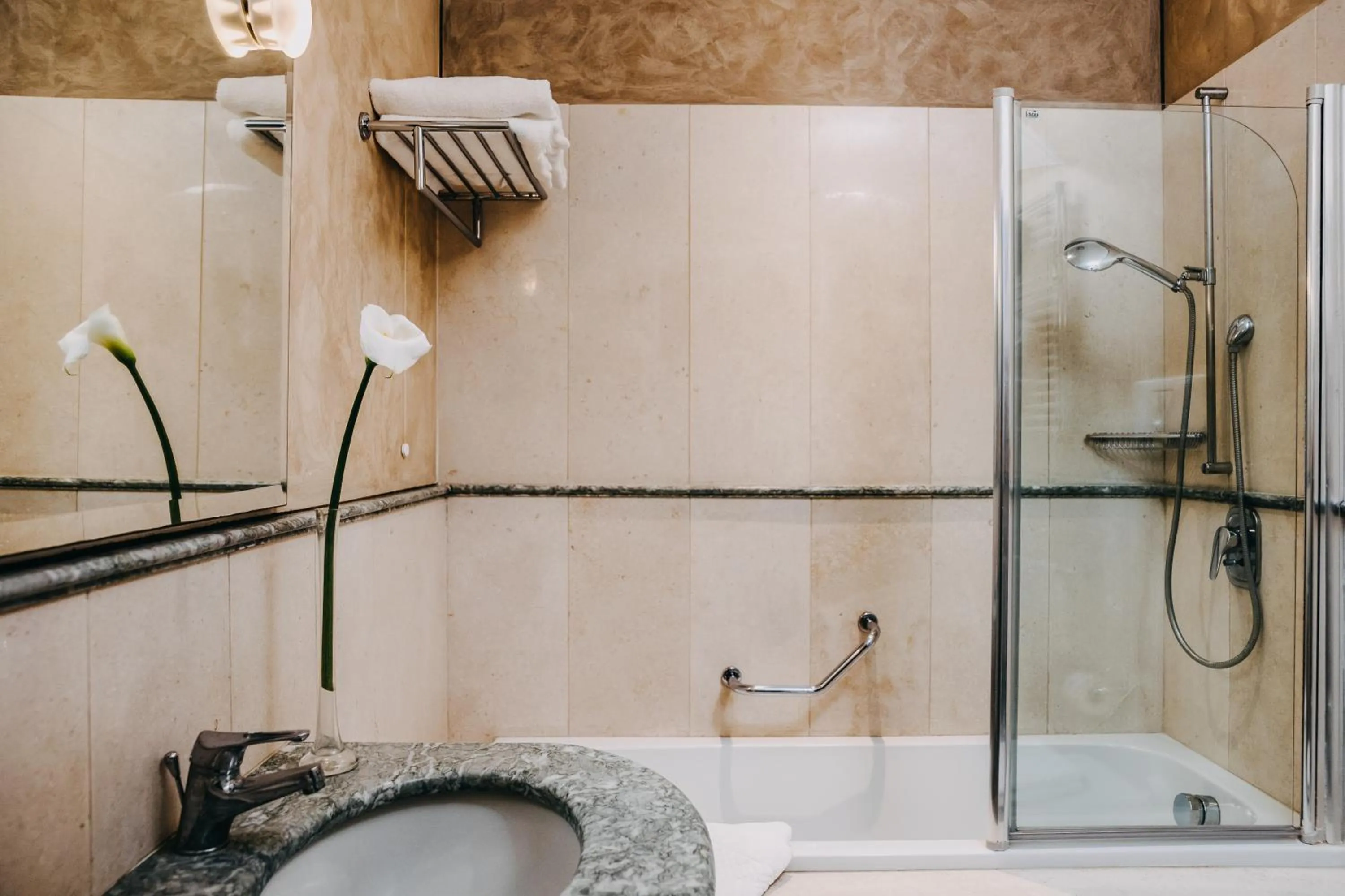 Bathroom in Costantinopoli 104