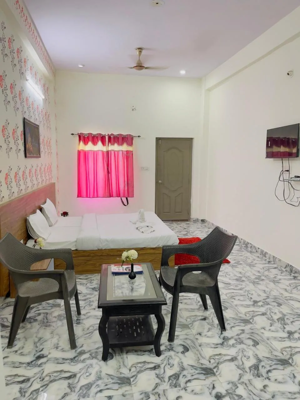 Bedroom in Rajwadi Palace