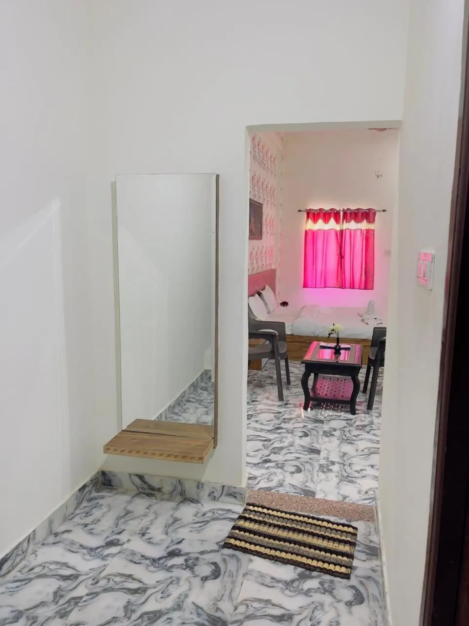 Bed in Rajwadi Palace