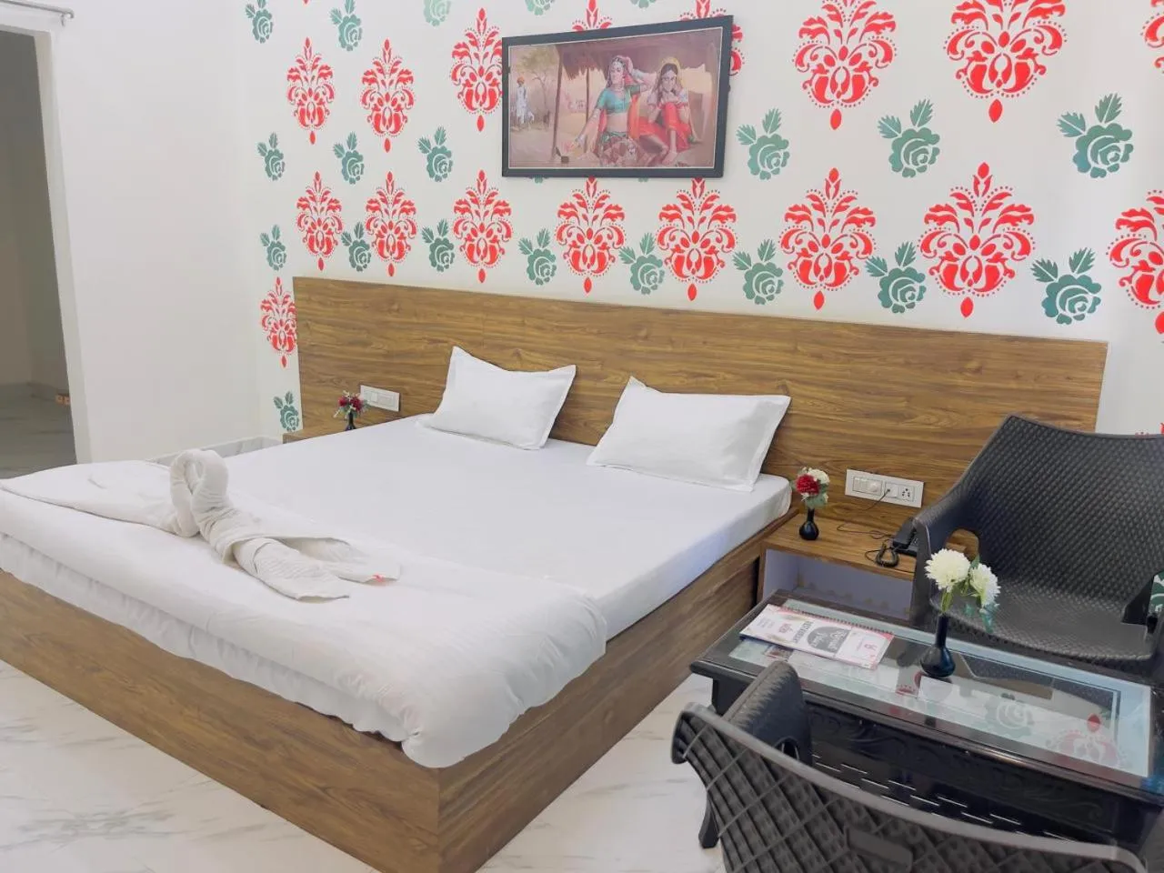 Bedroom, Bed in Rajwadi Palace