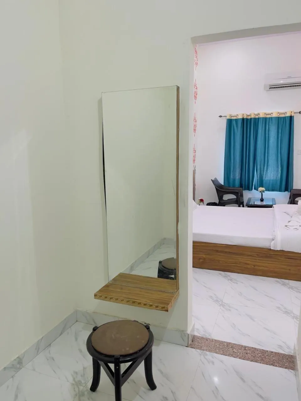 Bedroom, Bed in Rajwadi Palace