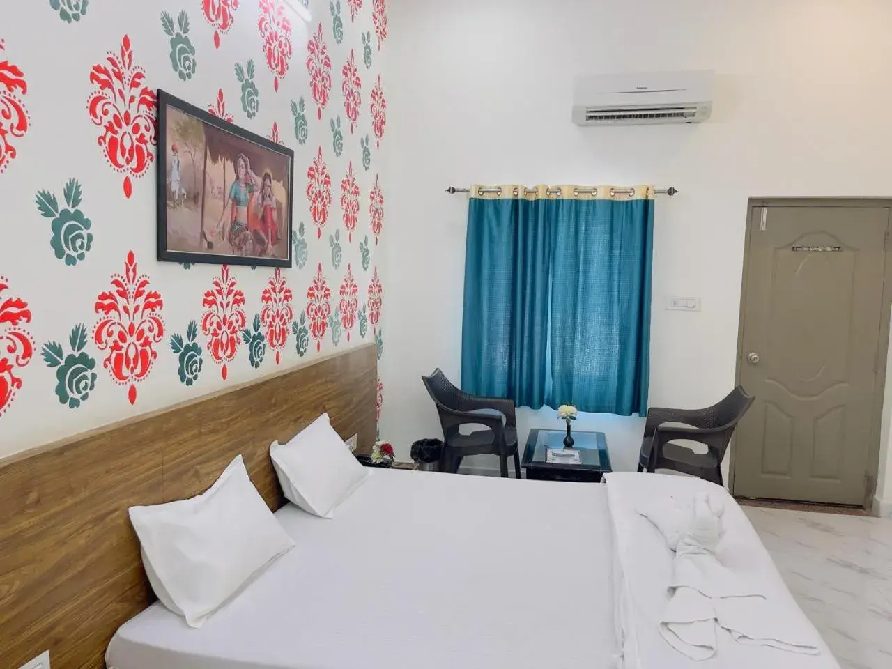 Bedroom, Bed in Rajwadi Palace Bedroom, Bed in Rajwadi Palace