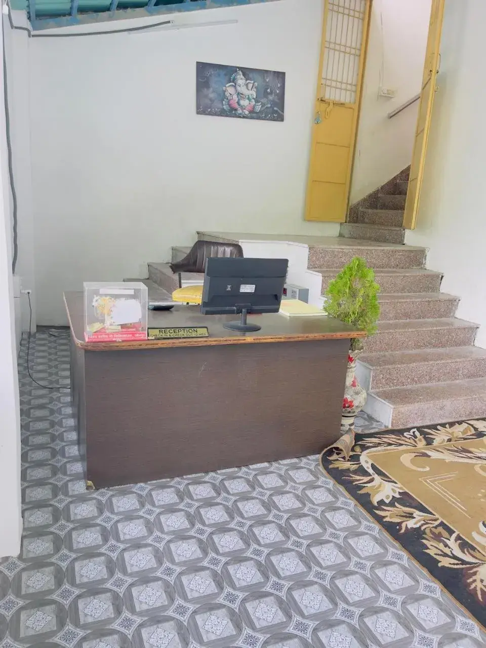 Lobby or reception in Rajwadi Palace Lobby or reception in Rajwadi Palace