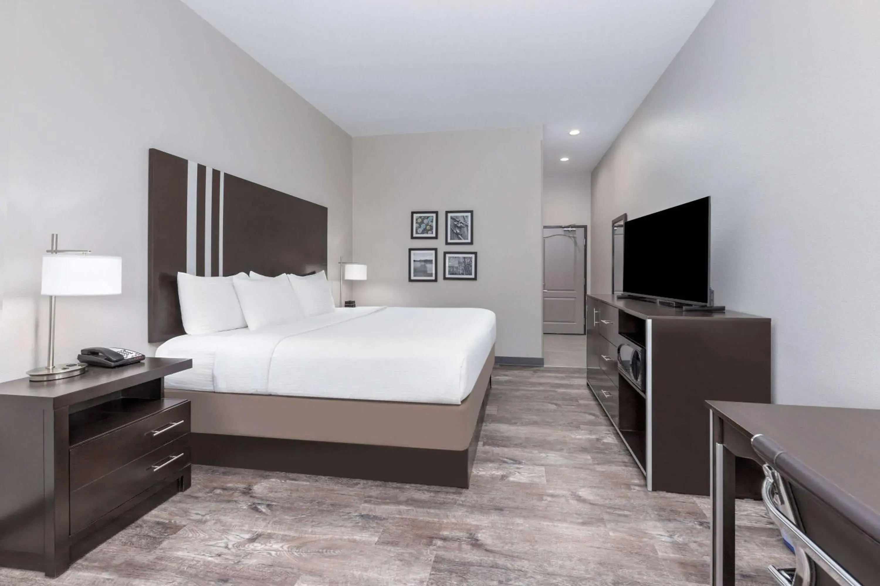 Photo of the whole room, Bed in La Quinta by Wyndham Tyler - University Area Photo of the whole room, Bed in La Quinta by Wyndham Tyler - University Area