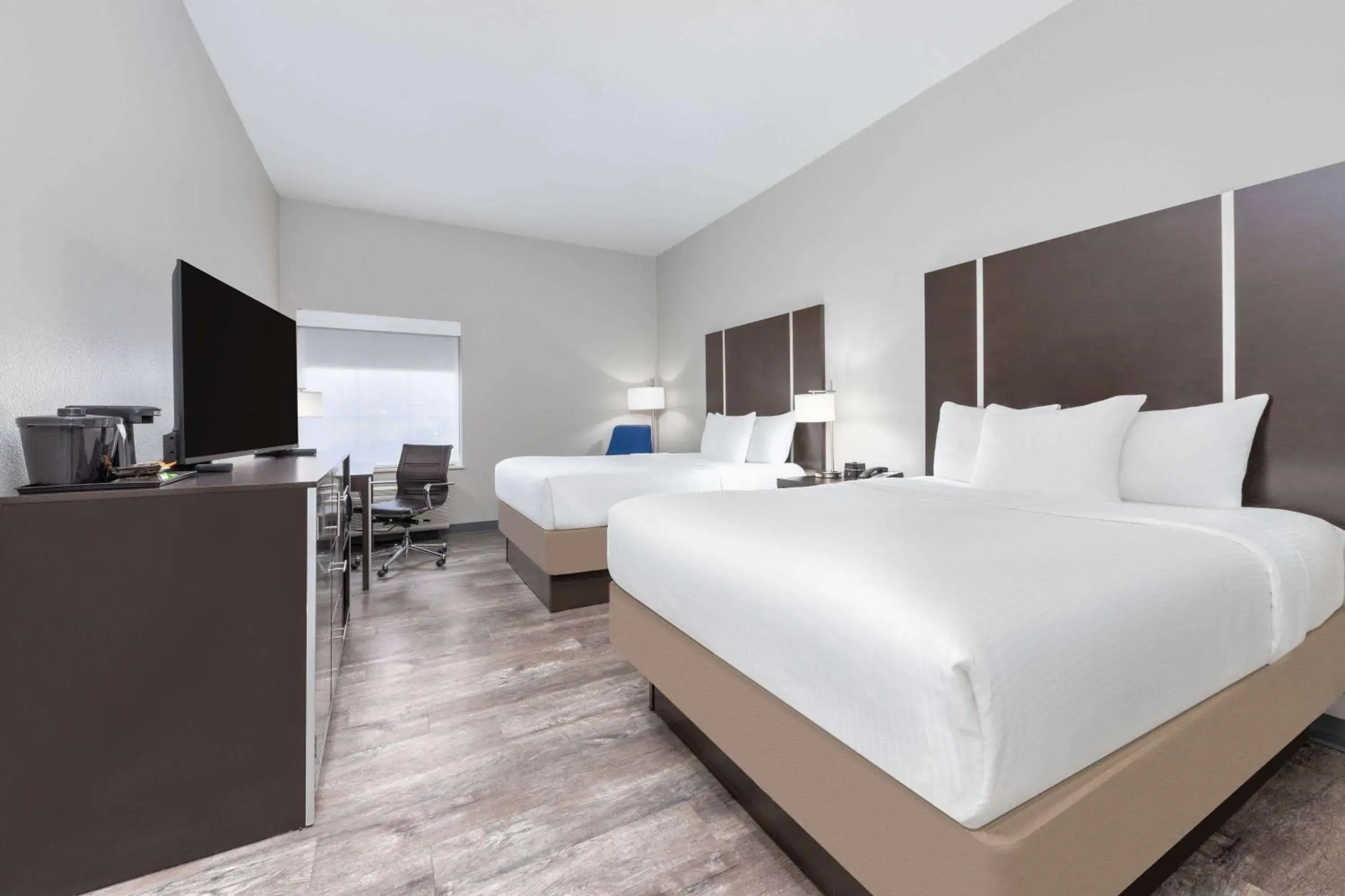 Photo of the whole room, Bed in La Quinta by Wyndham Tyler - University Area Photo of the whole room, Bed in La Quinta by Wyndham Tyler - University Area