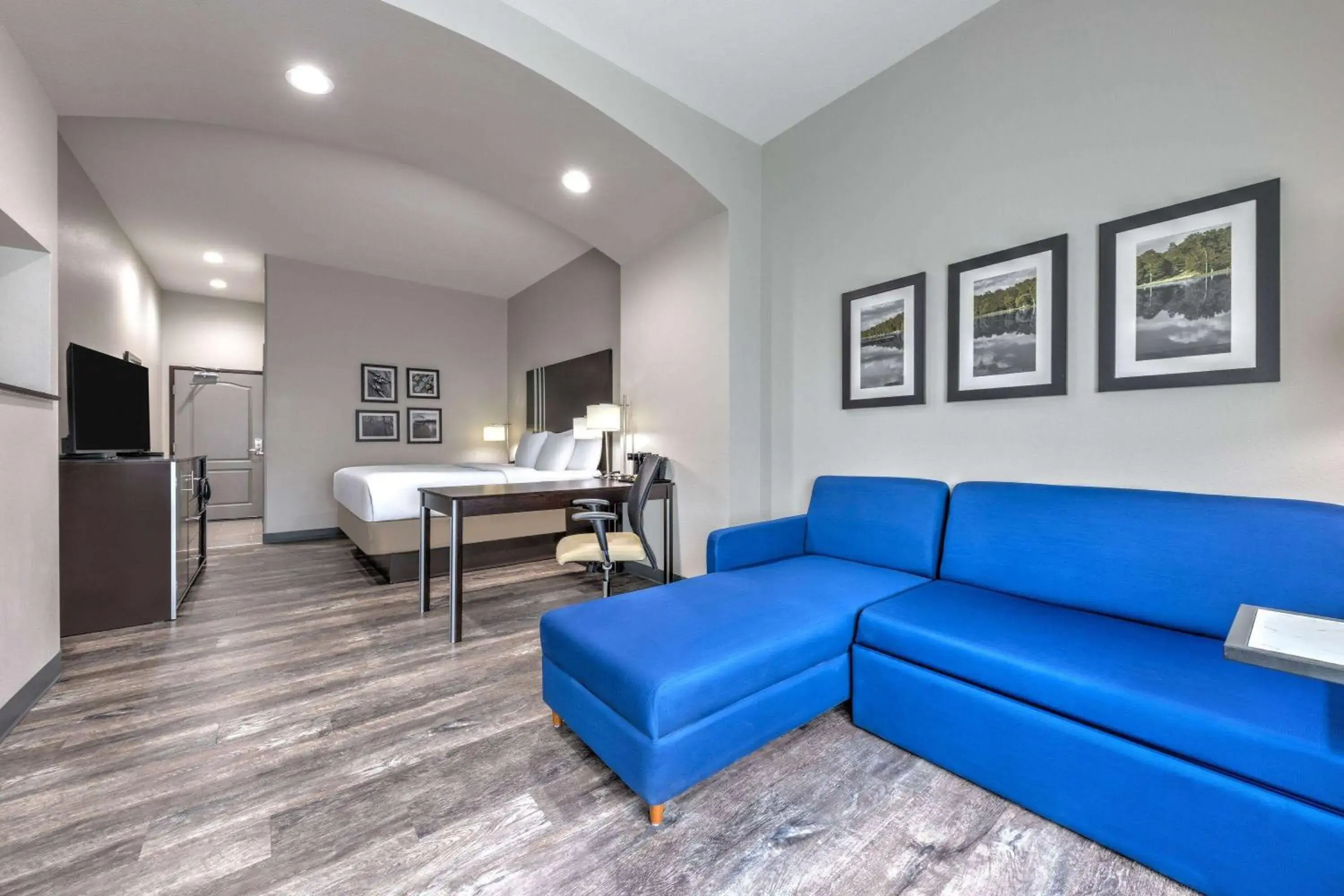 Photo of the whole room in La Quinta by Wyndham Tyler - University Area Photo of the whole room in La Quinta by Wyndham Tyler - University Area