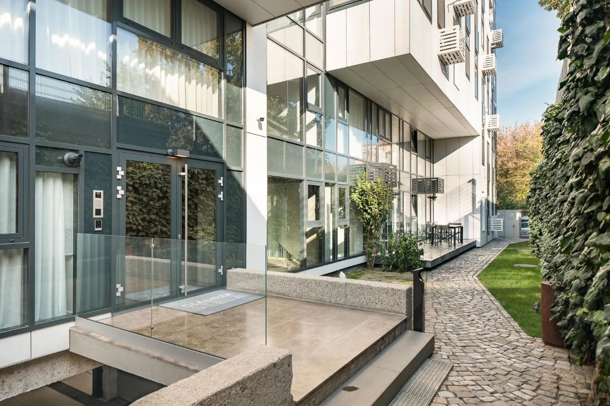 Facade/entrance in Phoenix Aparthotel