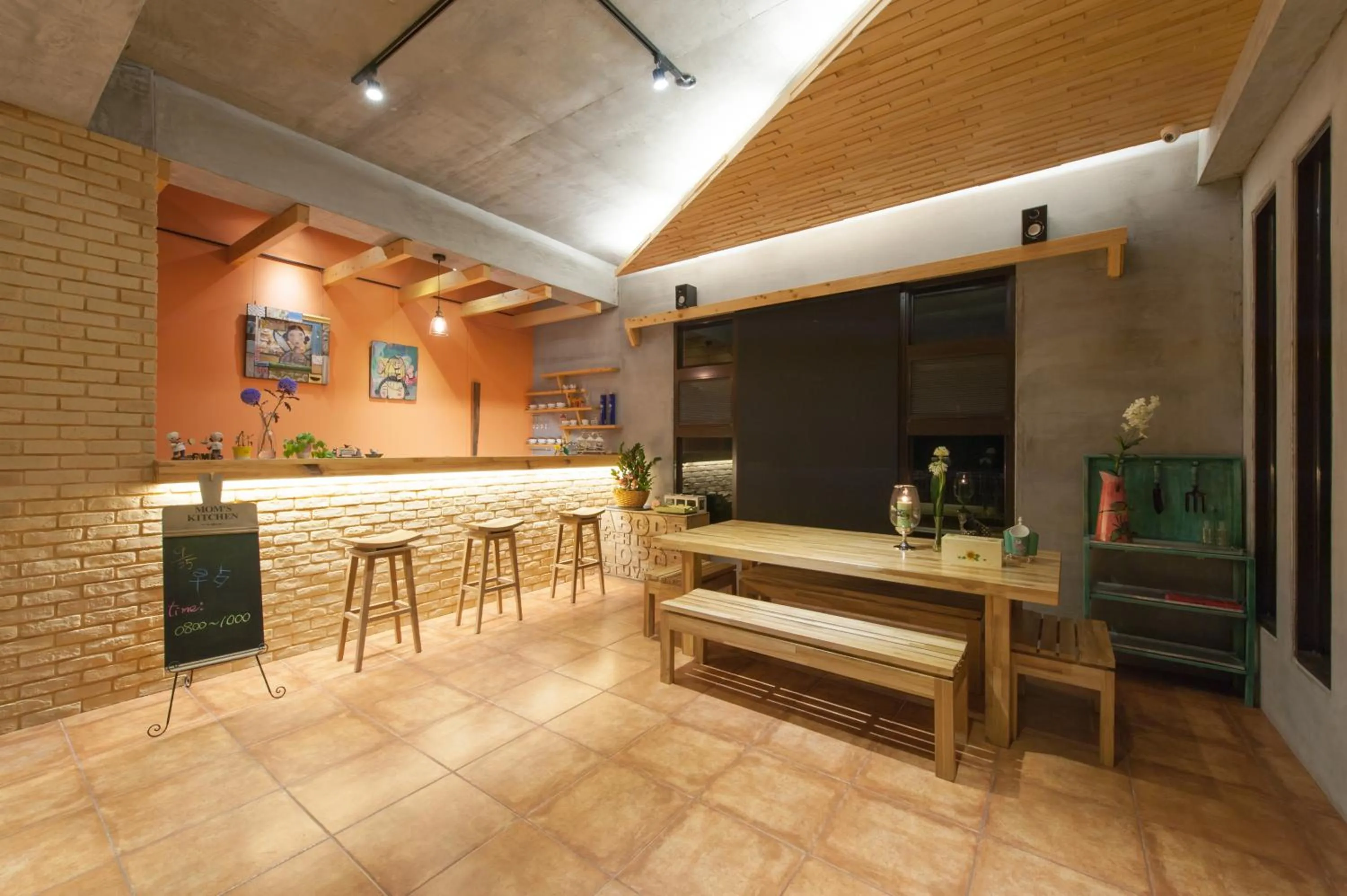 Restaurant/places to eat in Muho B&B