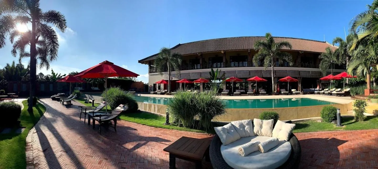 Property building in The Island Lodge