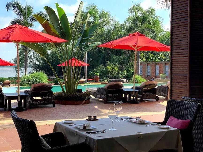 Restaurant/places to eat in The Island Lodge