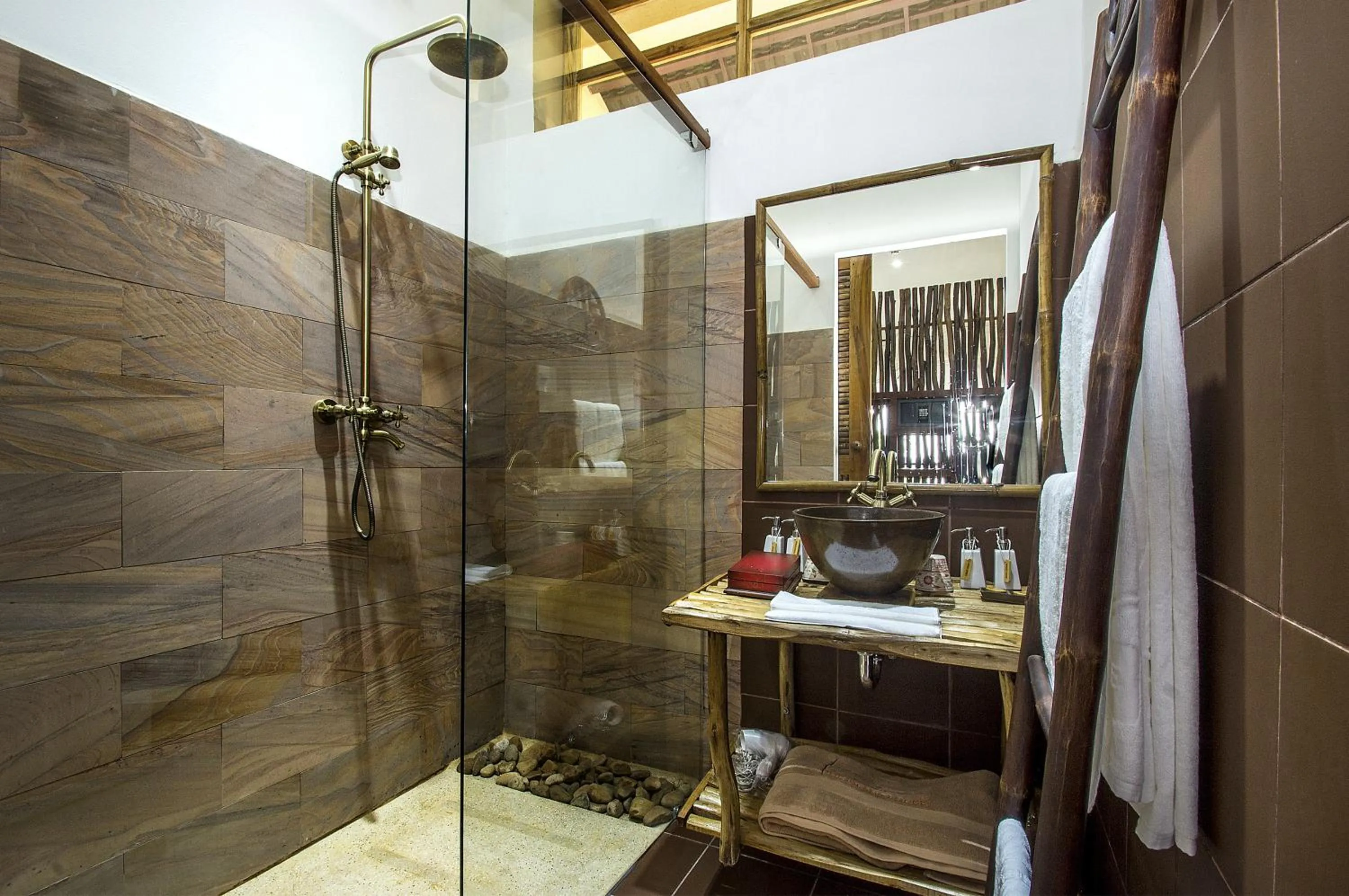 Bathroom in The Island Lodge