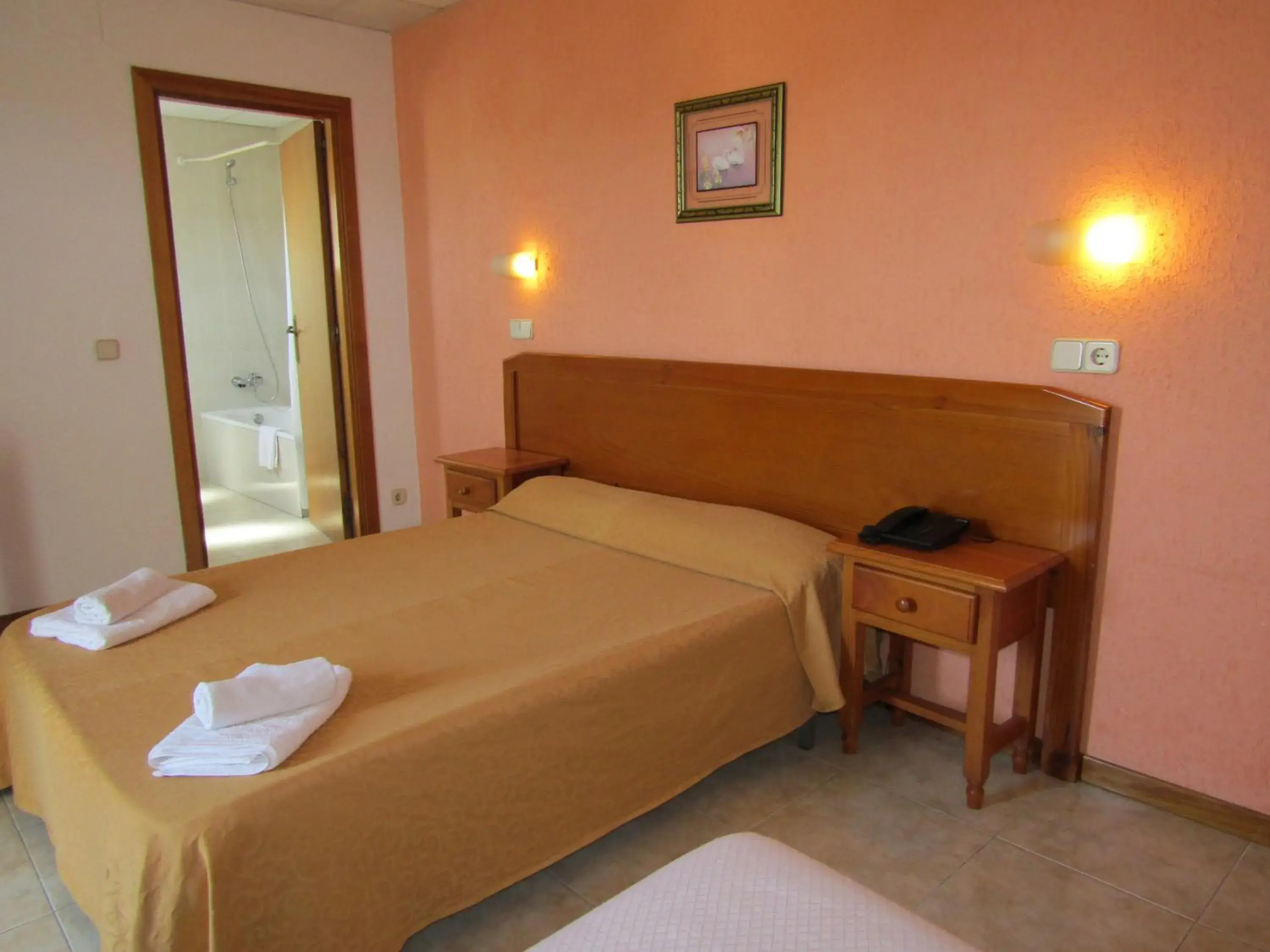 Double Room in Vintage Hotel Mercedes Double Room in Vintage Hotel Mercedes