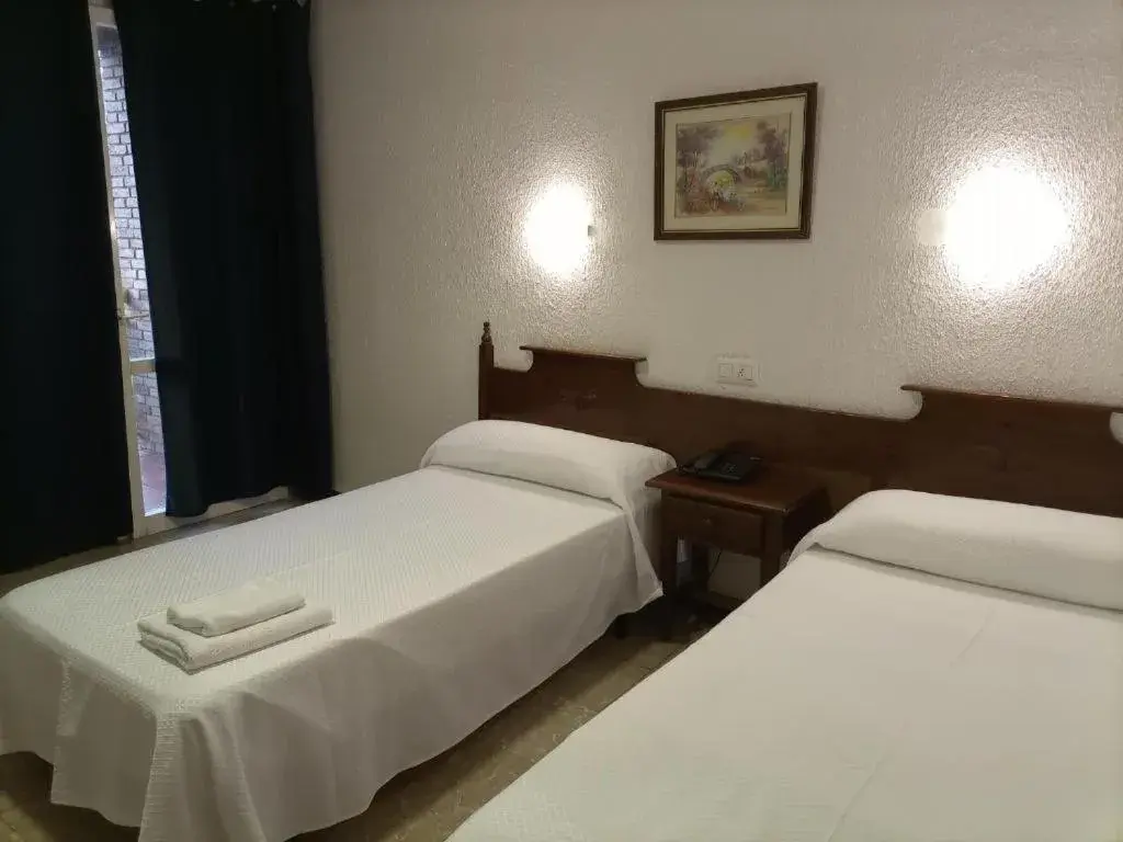 Double Room in Vintage Hotel Mercedes Double Room in Vintage Hotel Mercedes
