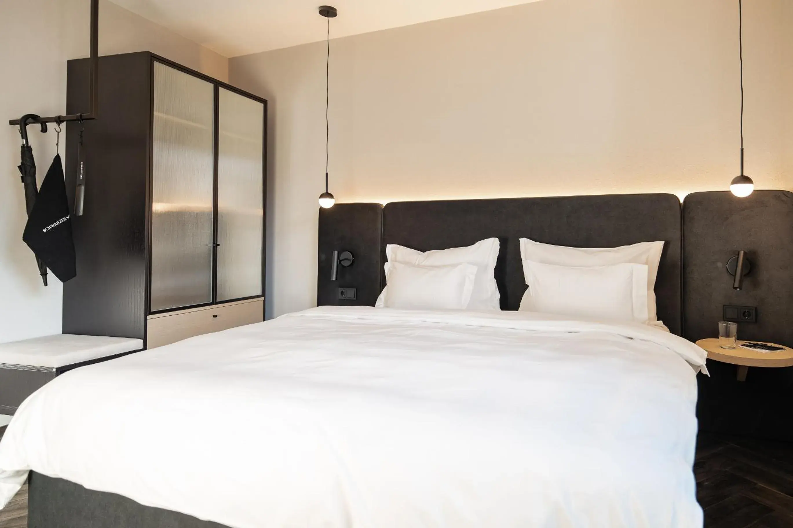 King Room - single occupancy in Schwarzer Adler - Concept Living King Room - single occupancy in Schwarzer Adler - Concept Living