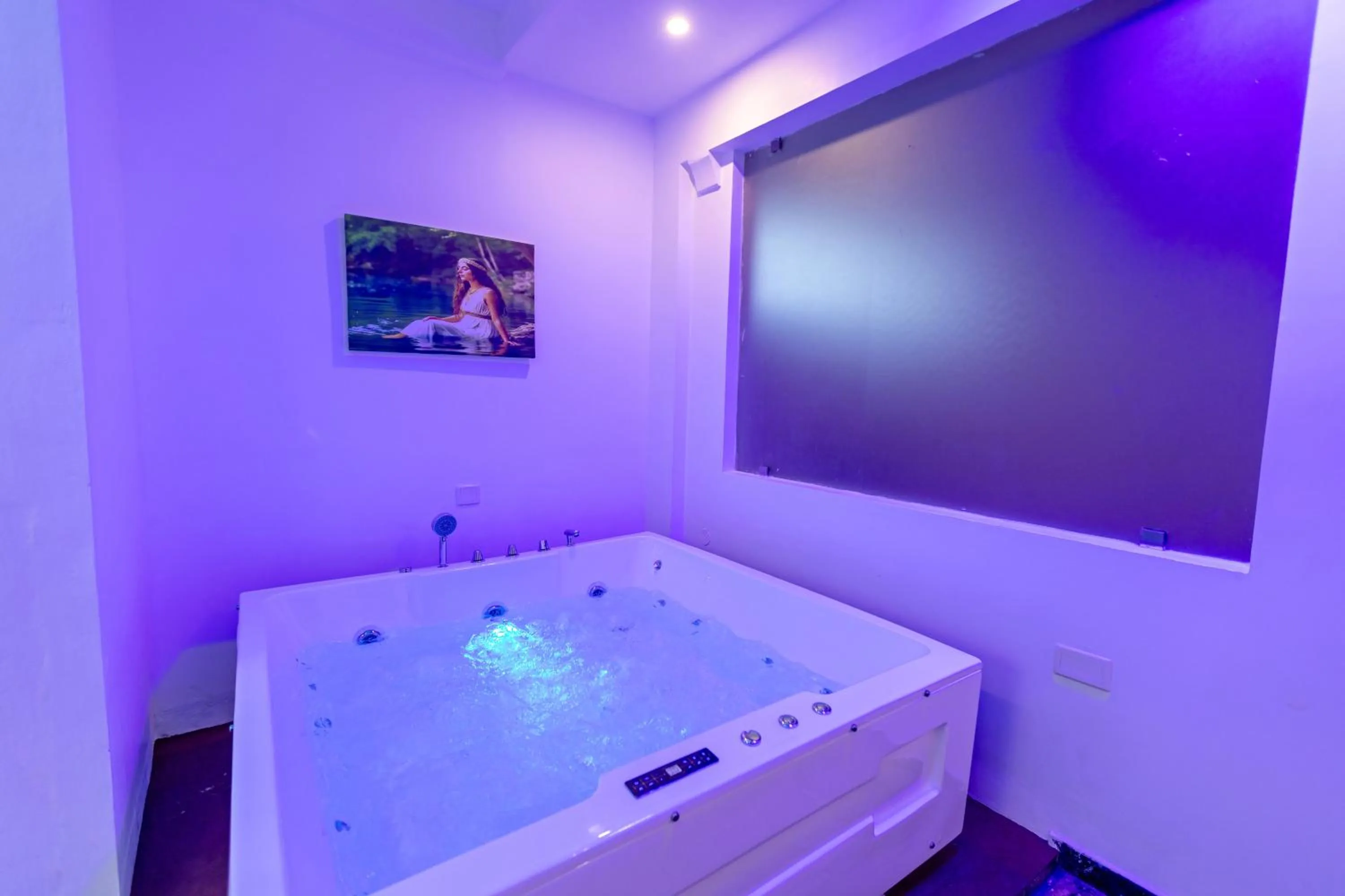 Hot Tub in T Resort with Swimming Pool