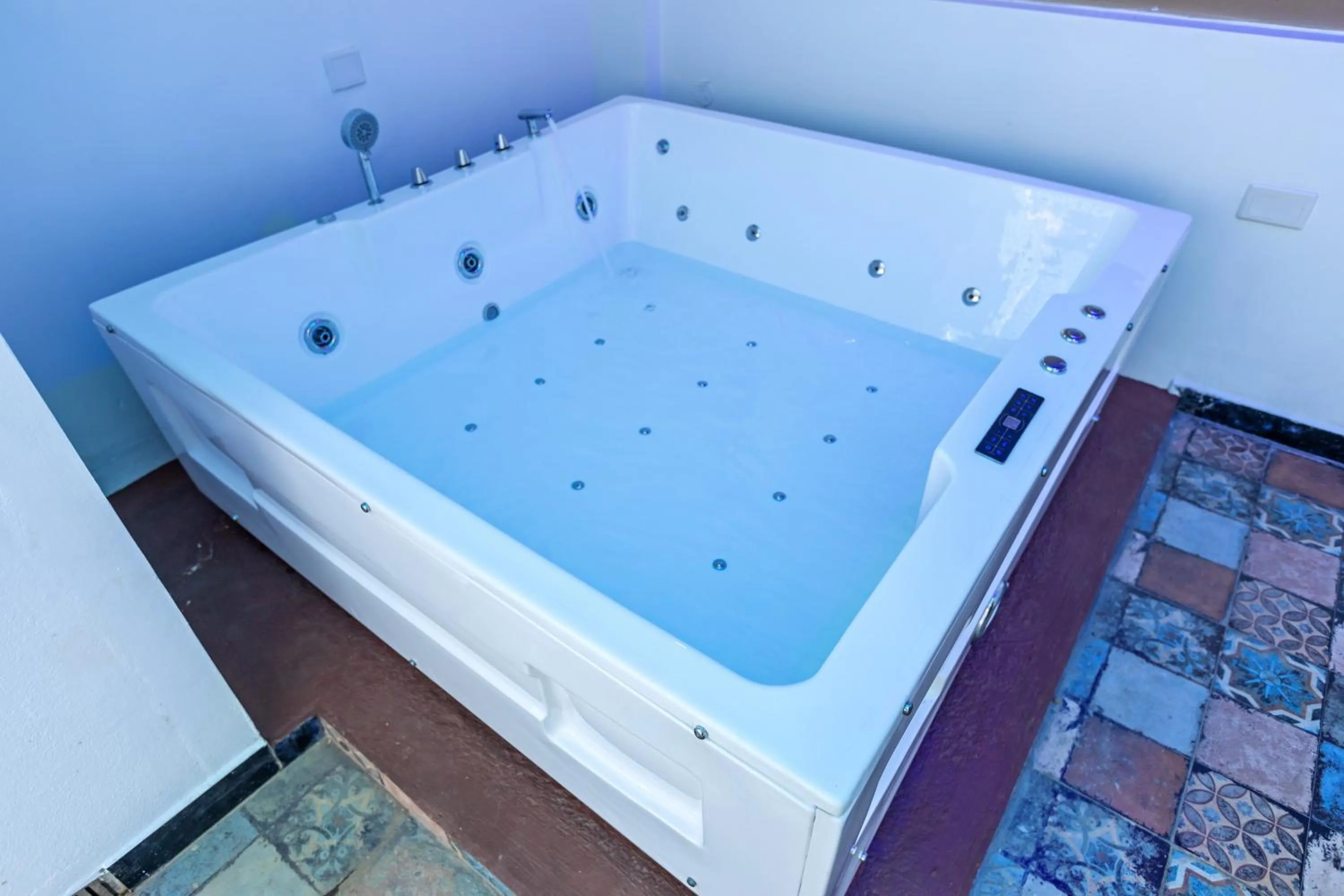 Hot Tub in T Resort with Swimming Pool