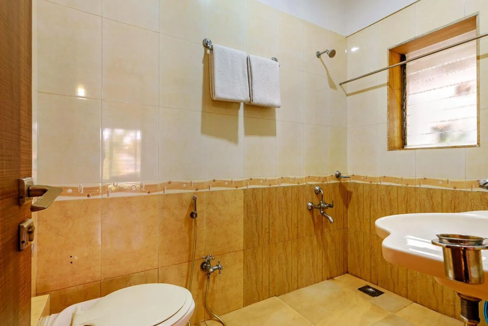 Shower in Hotel Sapphire