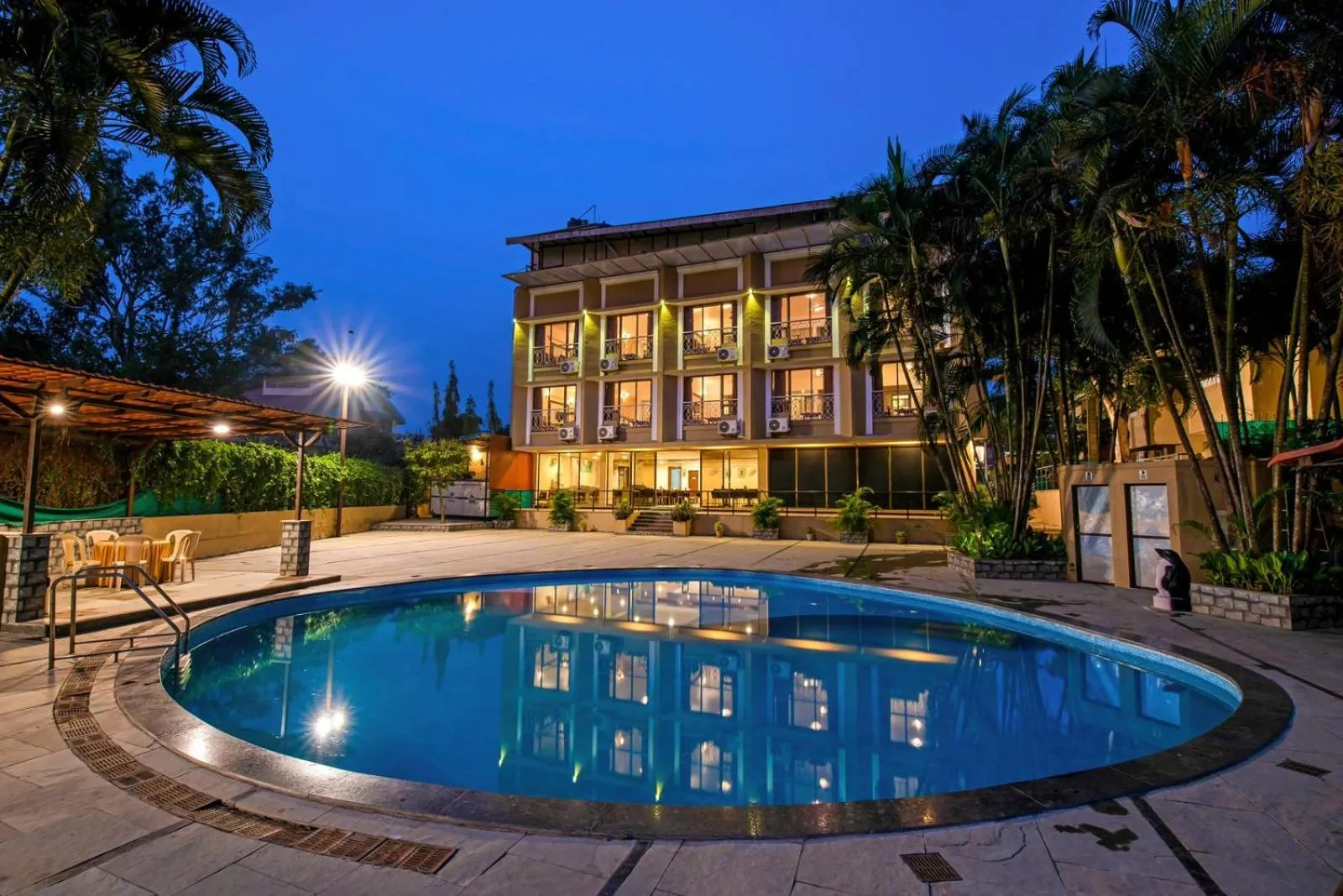 Swimming pool in Hotel Sapphire