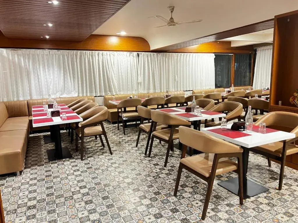 Restaurant/places to eat in Hotel Sapphire Restaurant/places to eat in Hotel Sapphire