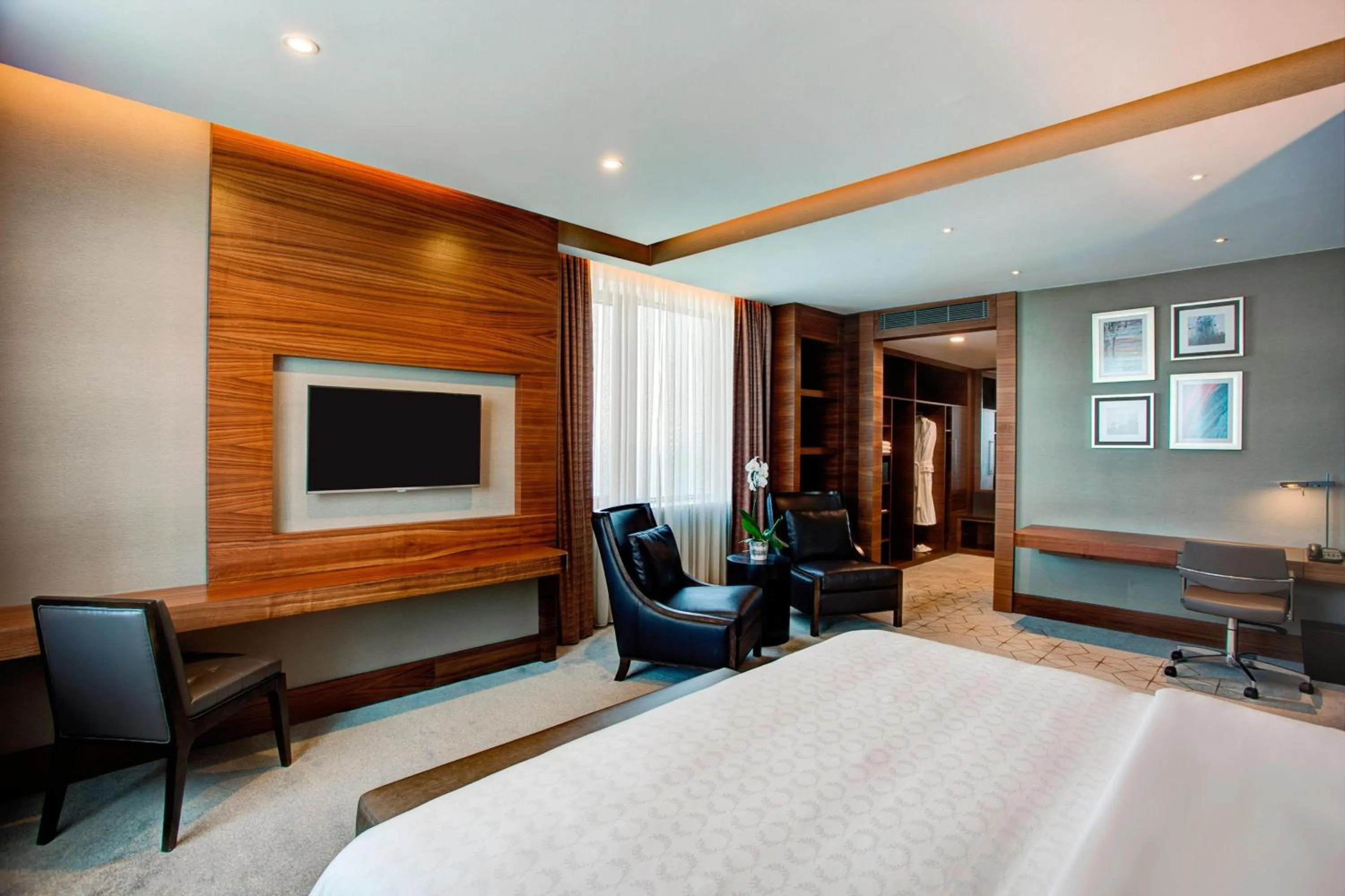 Photo of the whole room, Bed in Sheraton Grand Samsun Hotel