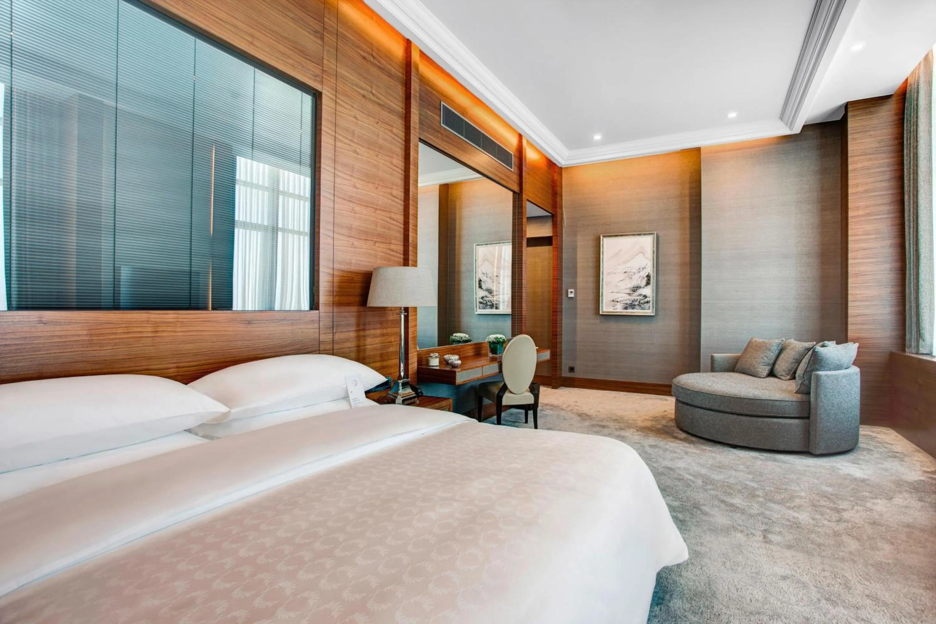 Photo of the whole room, Bed in Sheraton Grand Samsun Hotel