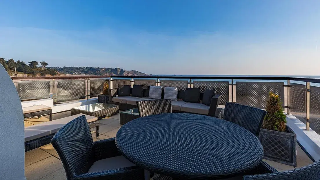 Superior Suite in L’Horizon Beach Hotel & Spa Superior Suite in L’Horizon Beach Hotel & Spa